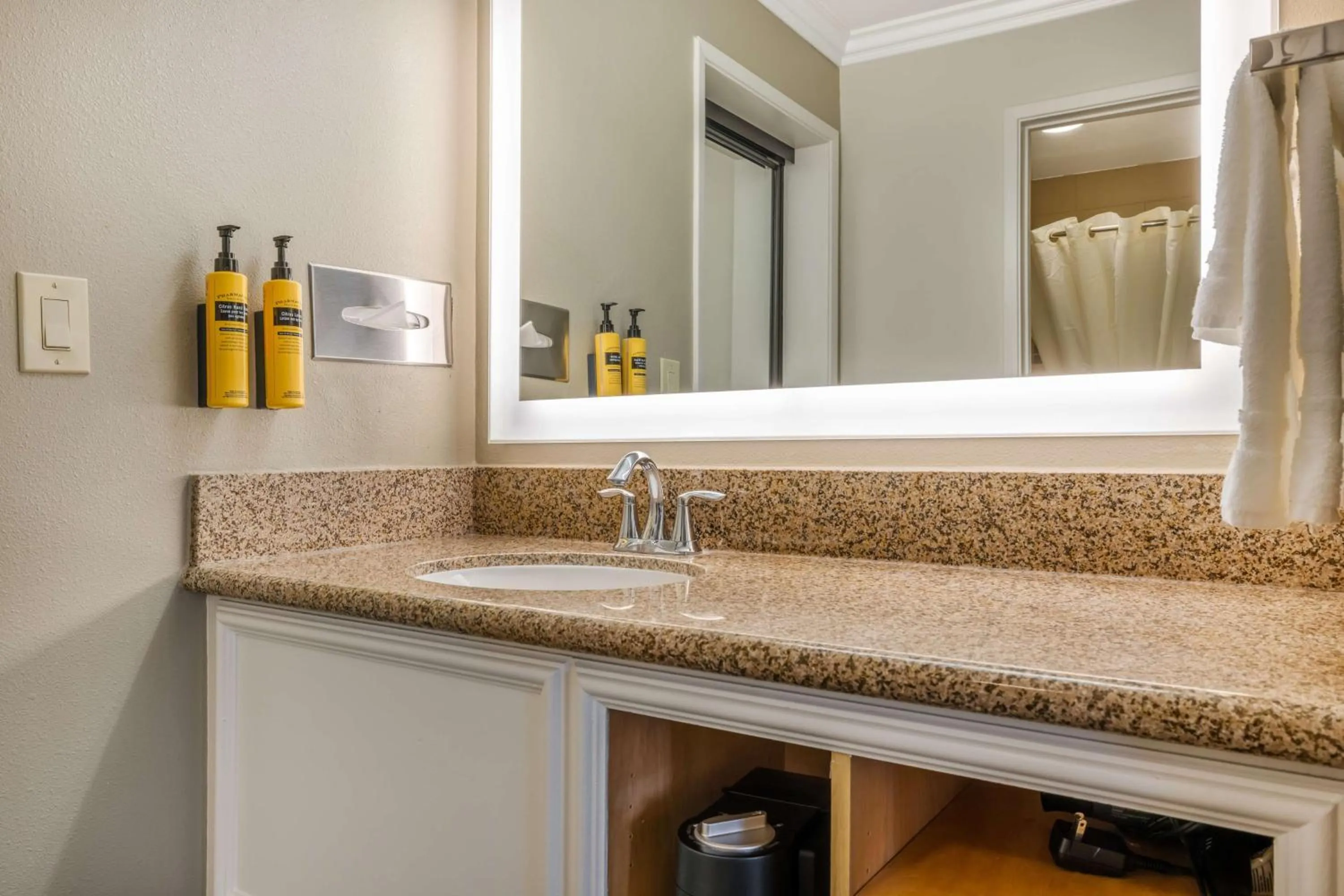 Bathroom in Best Western Plus Orange County Airport North