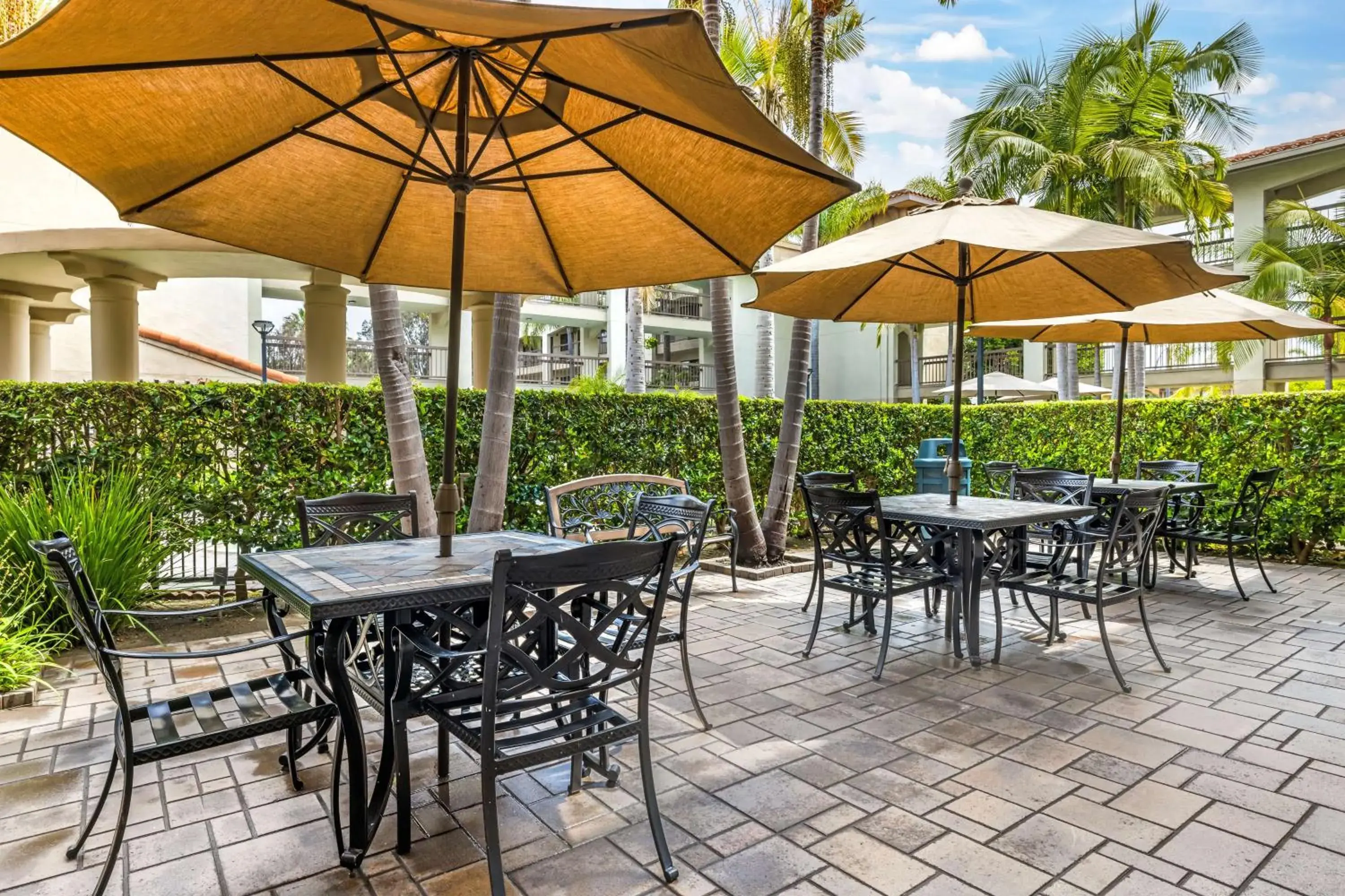 Property building in Best Western Plus Orange County Airport North Property building in Best Western Plus Orange County Airport North