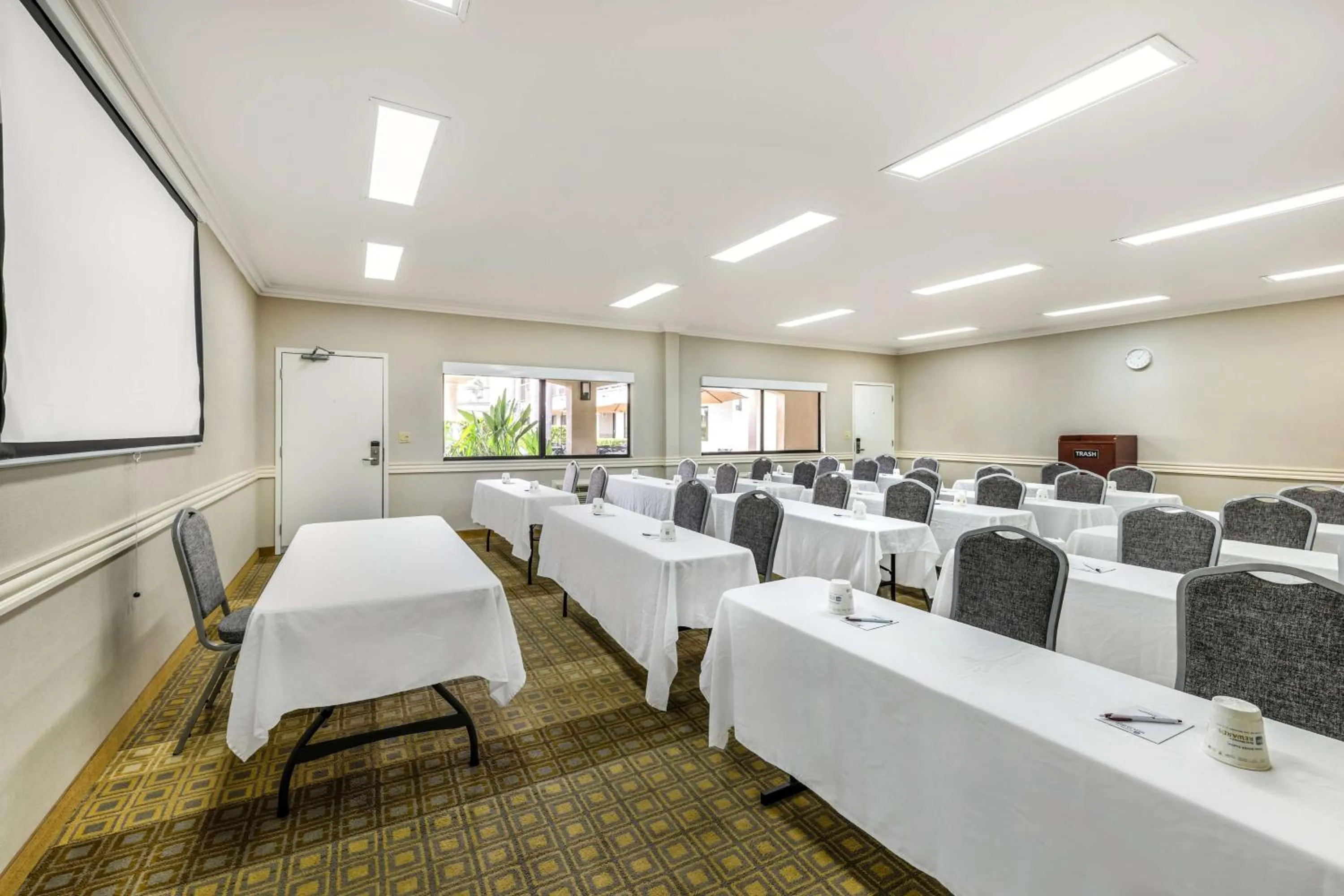 Meeting/conference room in Best Western Plus Orange County Airport North