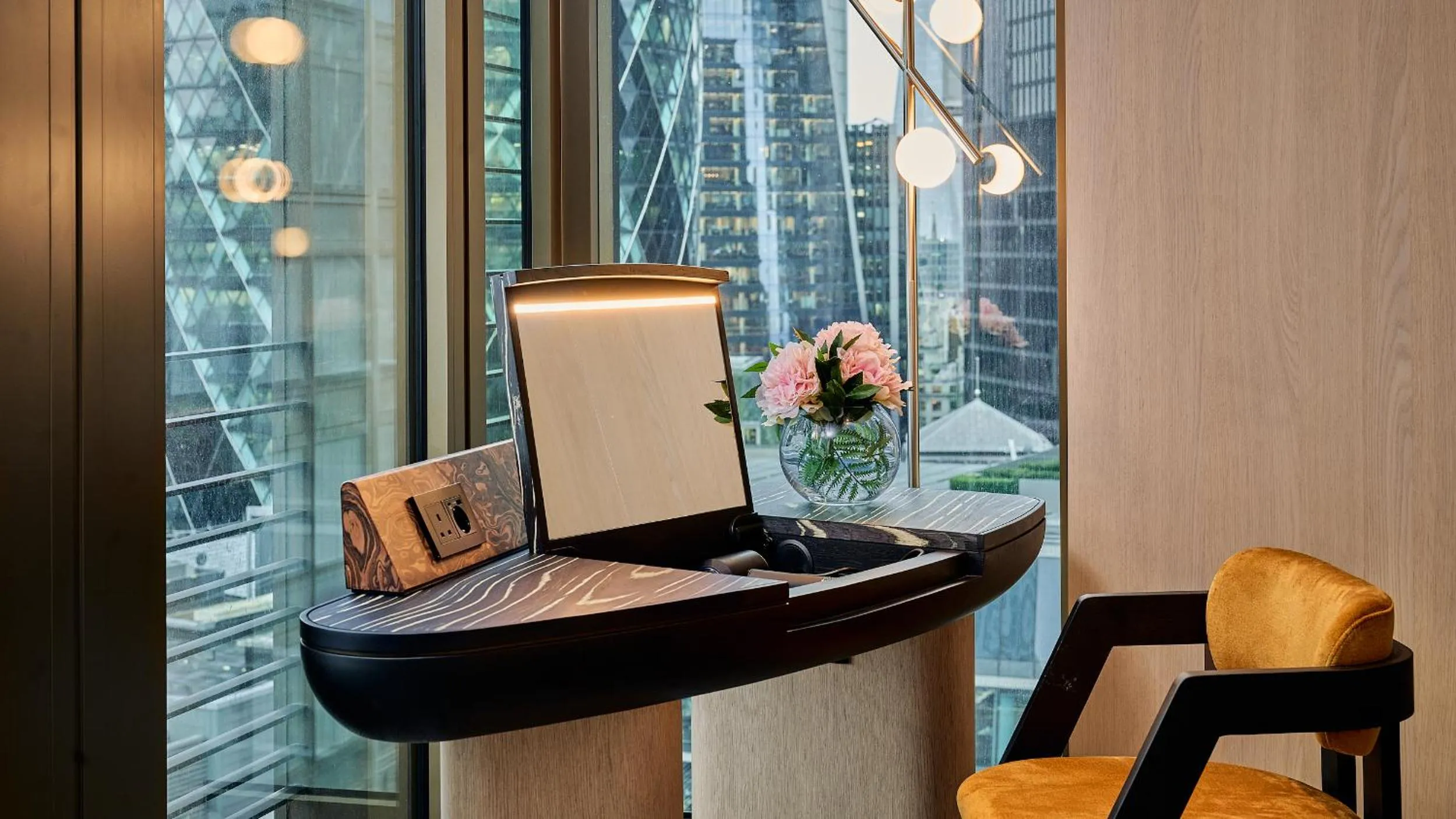 Bedroom in Pan Pacific London