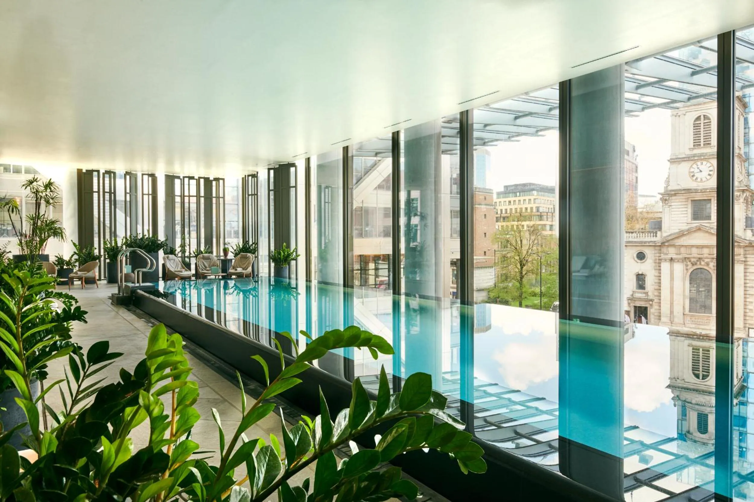 Swimming pool in Pan Pacific London