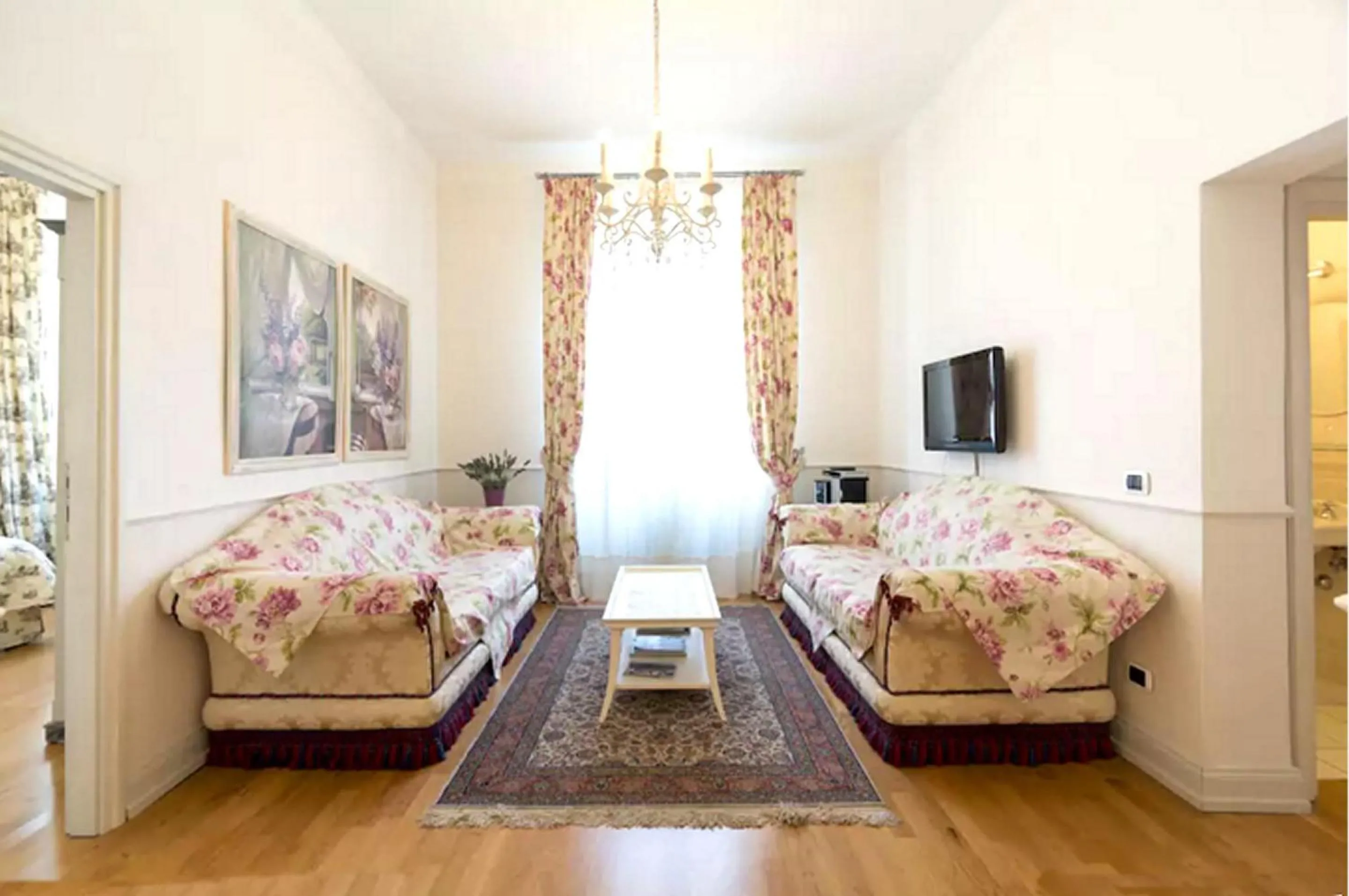 Decorative detail, Bed in Apartments In Pistoia