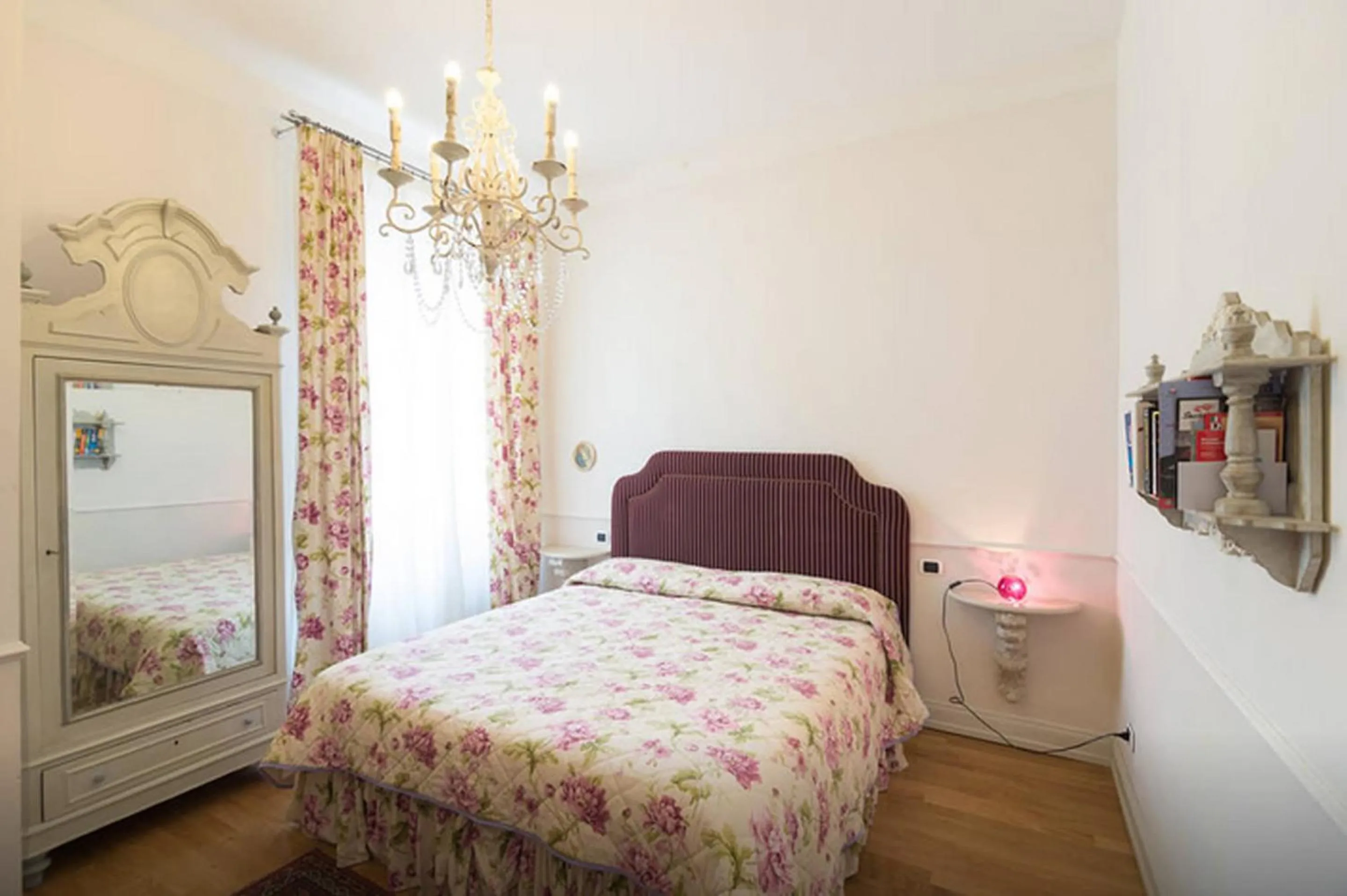 Photo of the whole room, Bed in Apartments In Pistoia