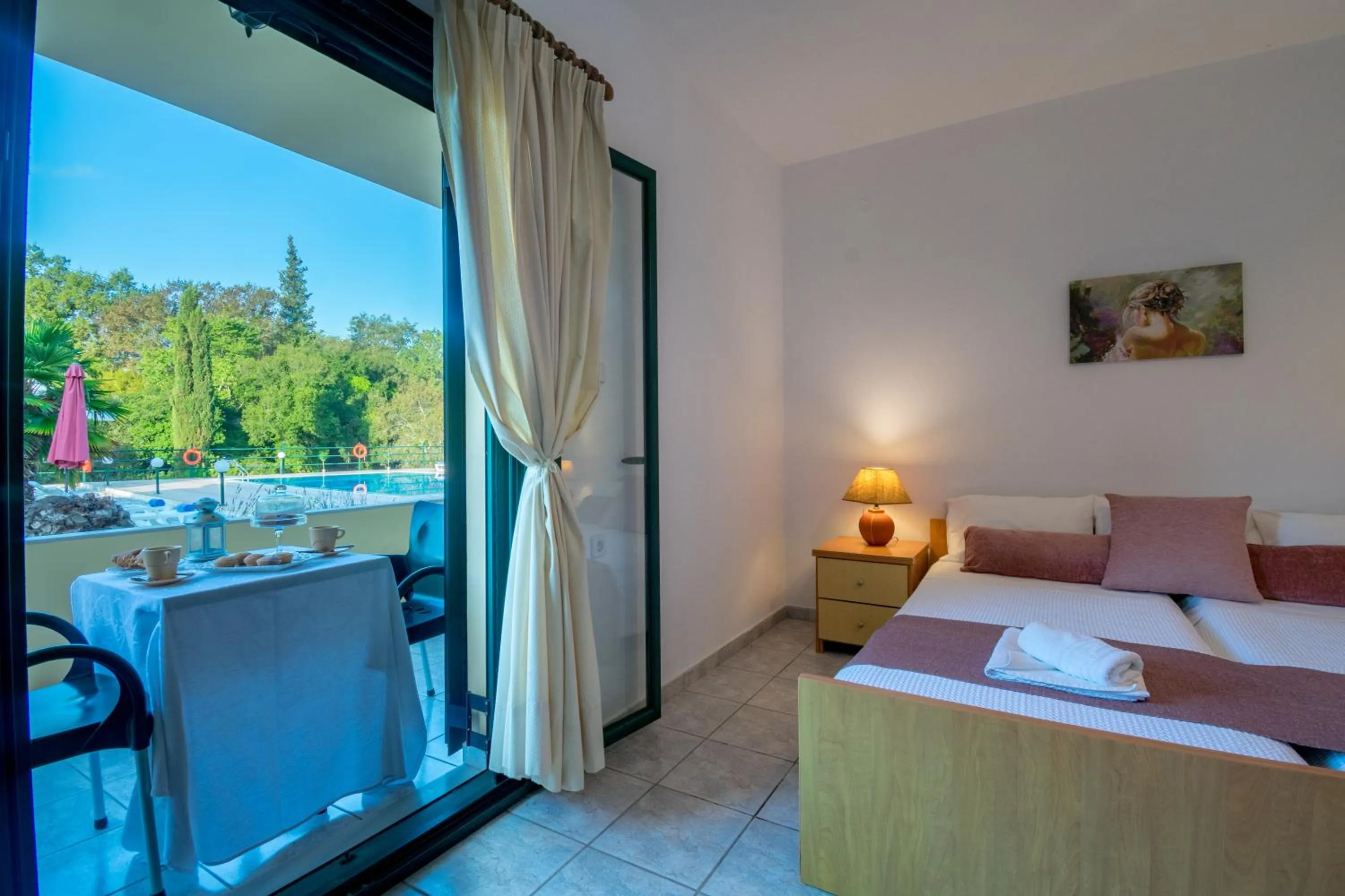 Pool view, Bed in Rivendell Apartments