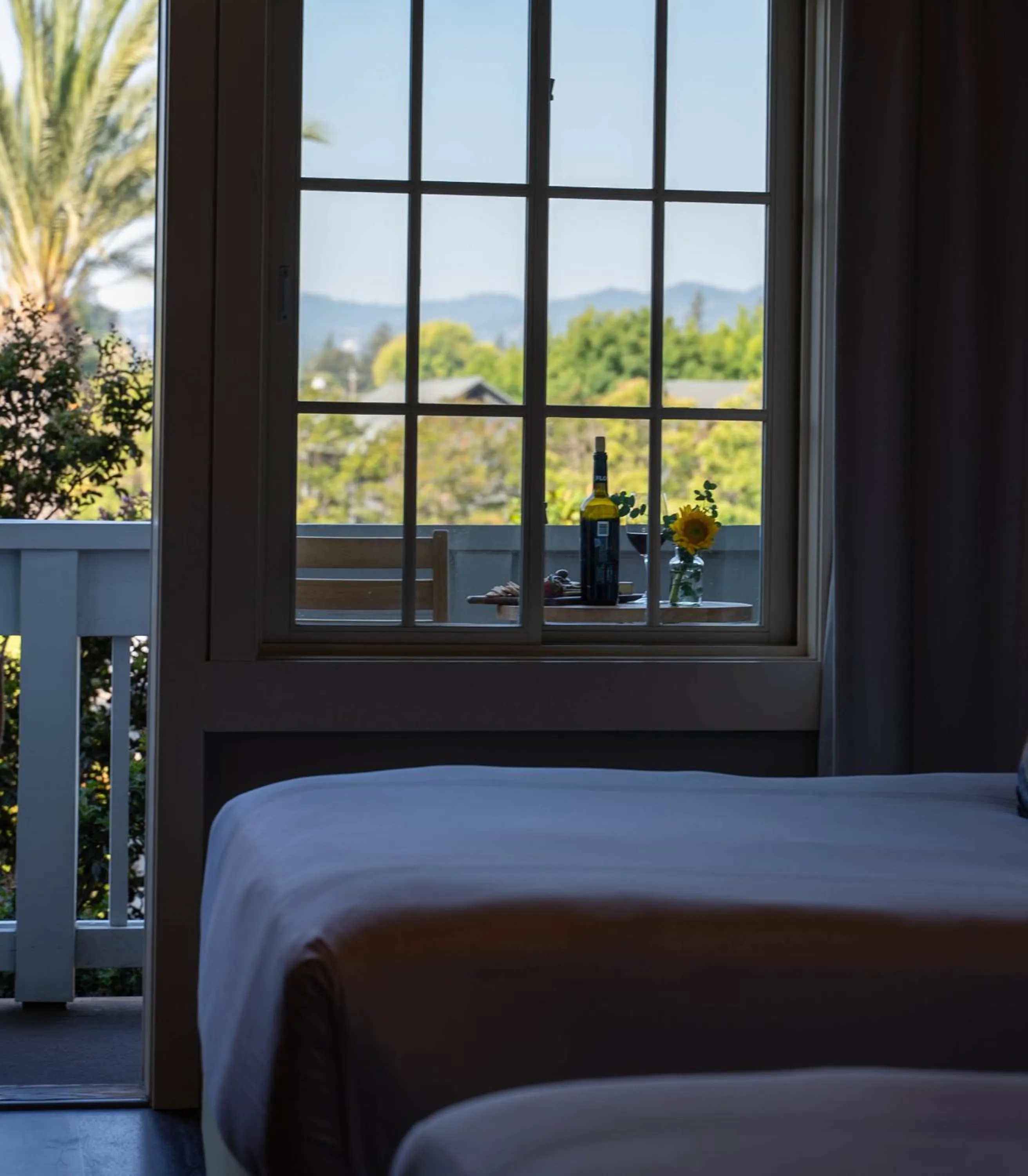 Patio, Bed in River Terrace Inn, a Noble House Hotel