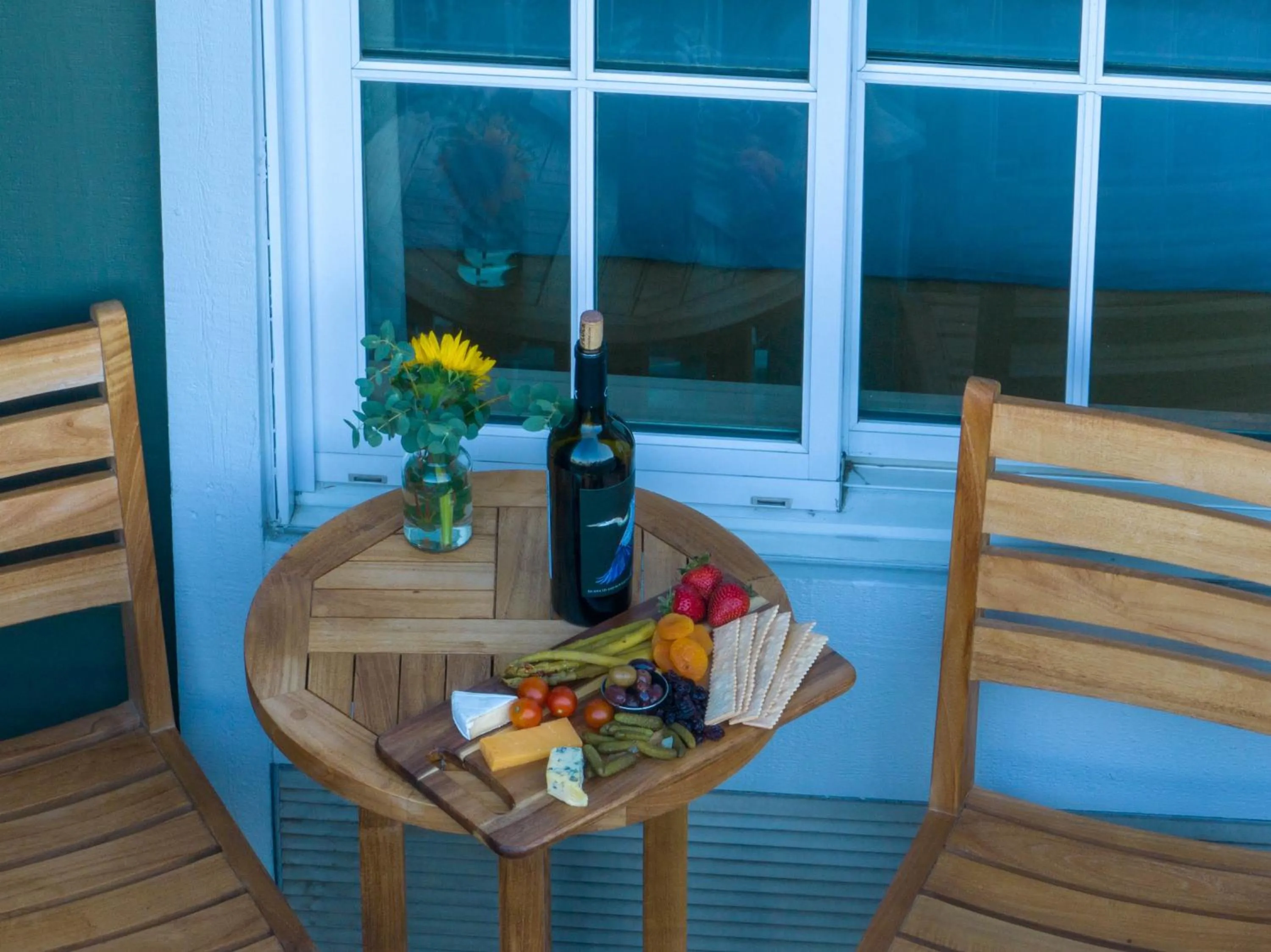 Patio in River Terrace Inn, a Noble House Hotel