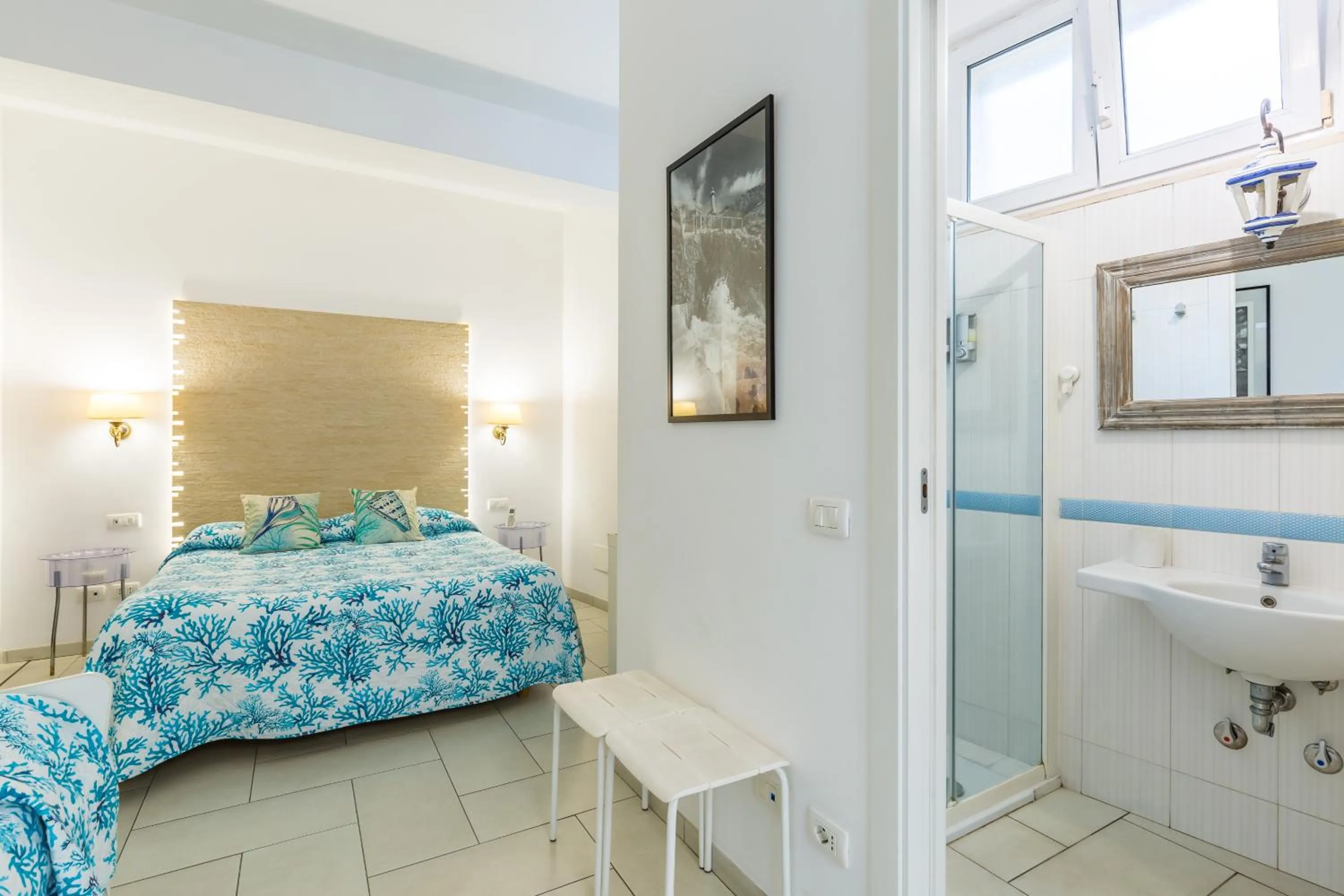 Photo of the whole room, Bed in Fortino Capri