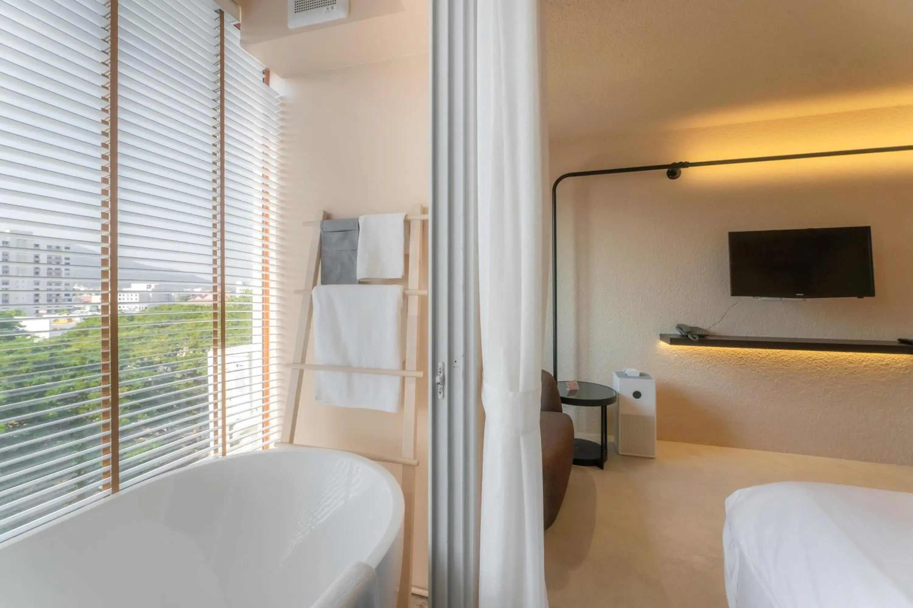 Photo of the whole room, Bed in Mai Hotel Chiang Mai ใหม่โฮเทล เชียงใหม่ Photo of the whole room, Bed in Mai Hotel Chiang Mai ใหม่โฮเทล เชียงใหม่