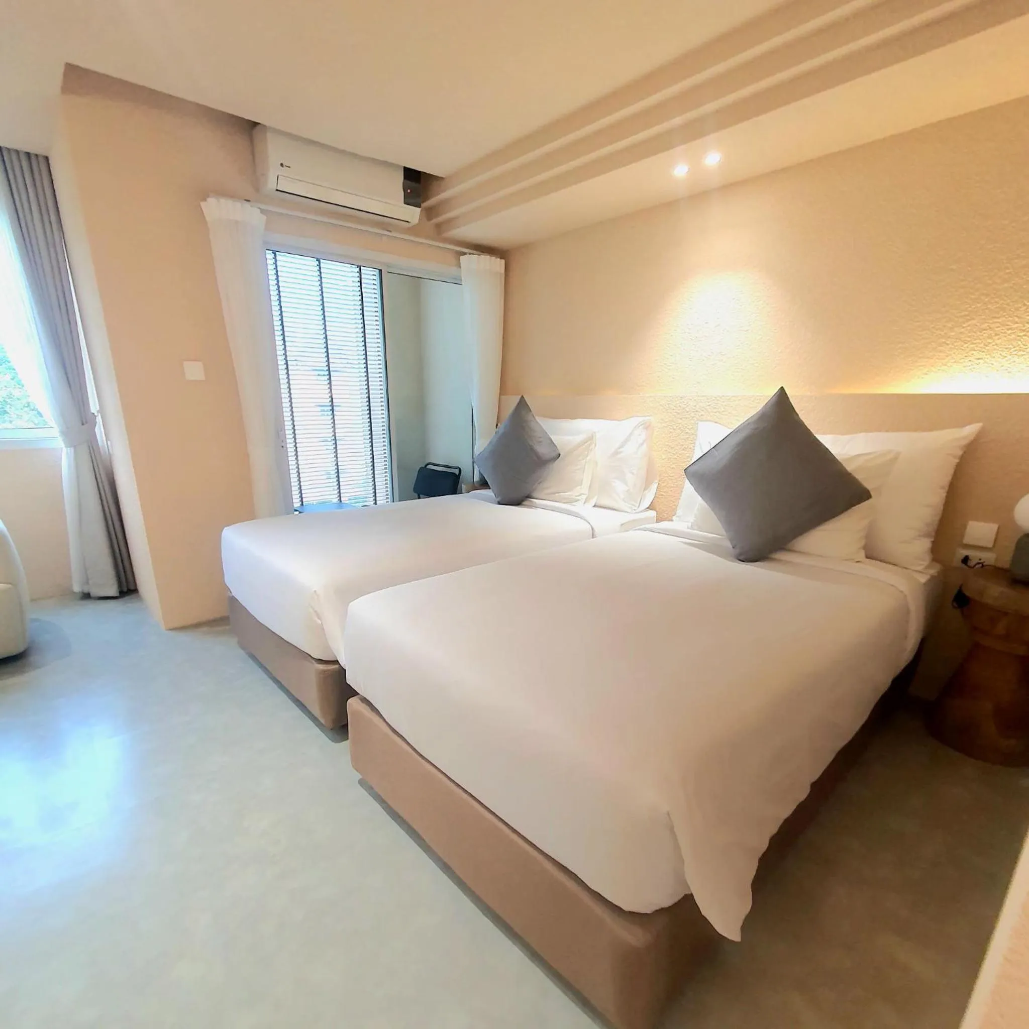 Photo of the whole room, Bed in Mai Hotel Chiang Mai ใหม่โฮเทล เชียงใหม่