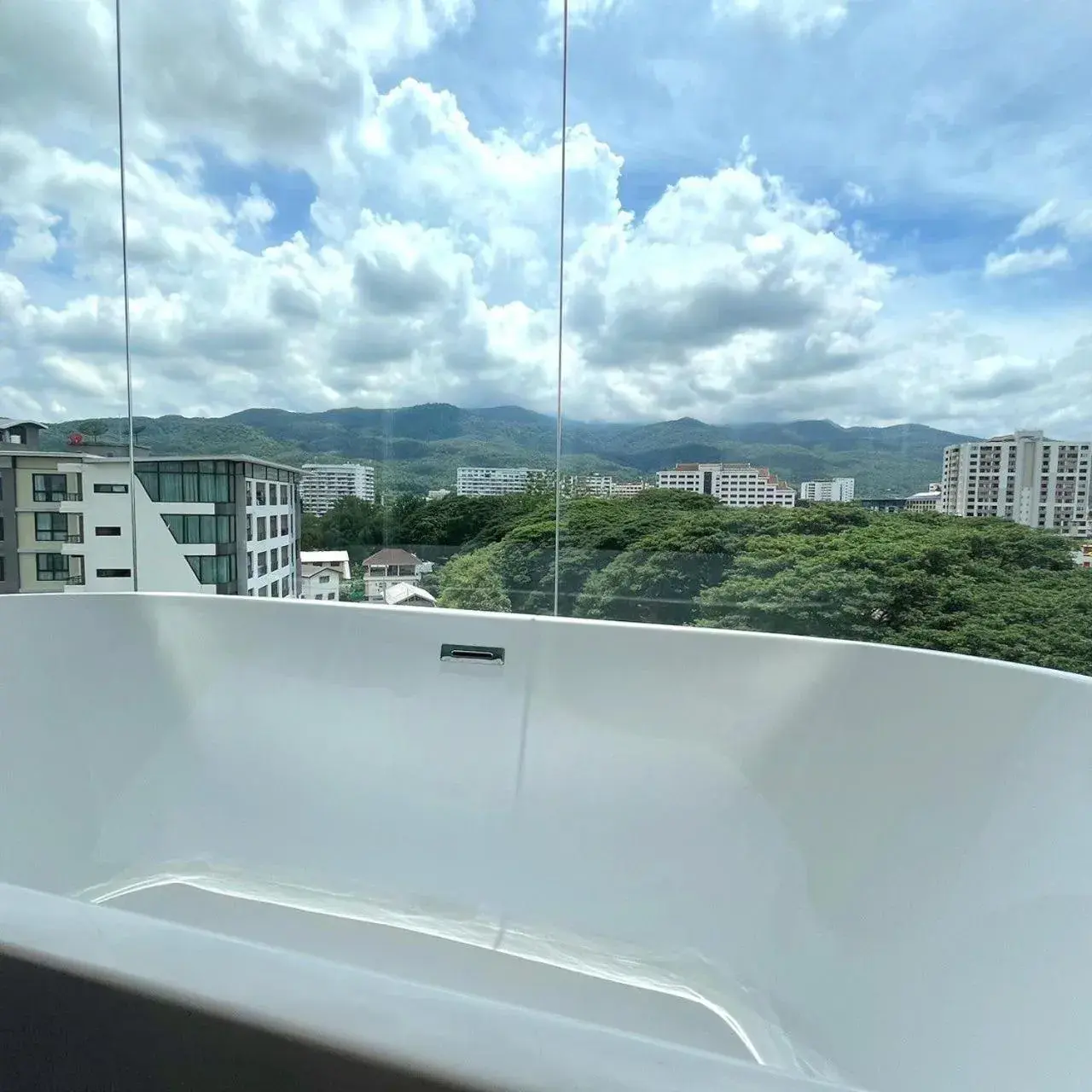 Mountain view in Mai Hotel Chiang Mai ใหม่โฮเทล เชียงใหม่ Mountain view in Mai Hotel Chiang Mai ใหม่โฮเทล เชียงใหม่