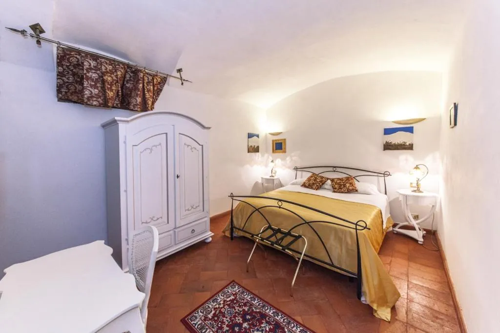 Photo of the whole room, Bed in Rifugio degli Artisti B&B