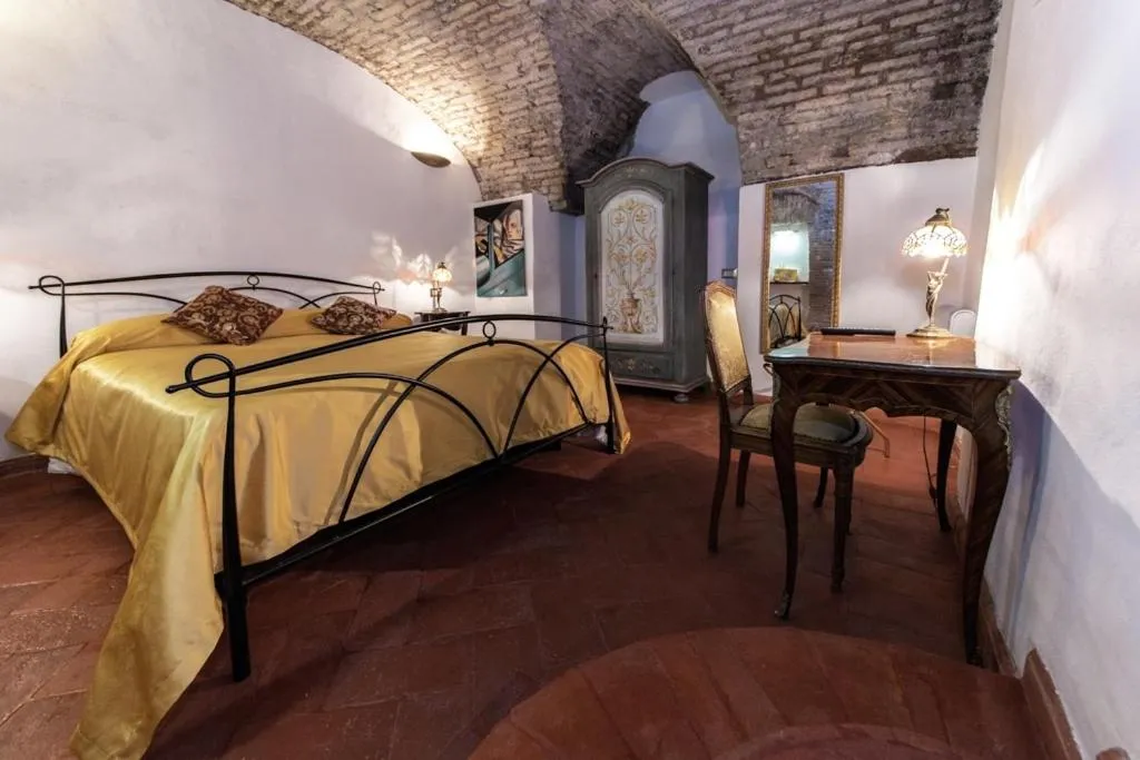 Photo of the whole room, Bed in Rifugio degli Artisti B&B