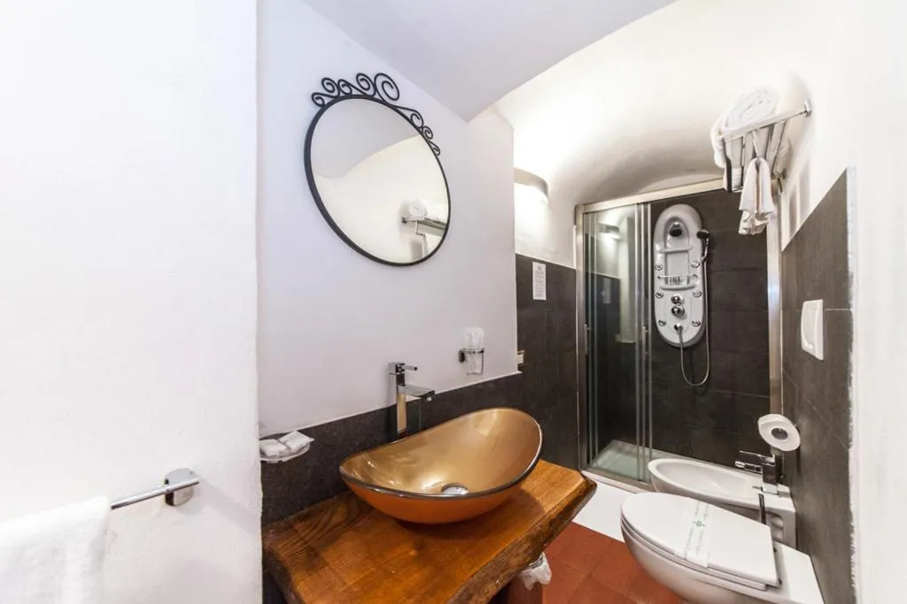 Bathroom in Rifugio degli Artisti B&B