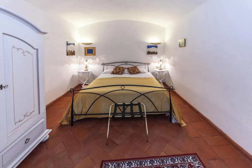 Photo of the whole room, Bed in Rifugio degli Artisti B&B
