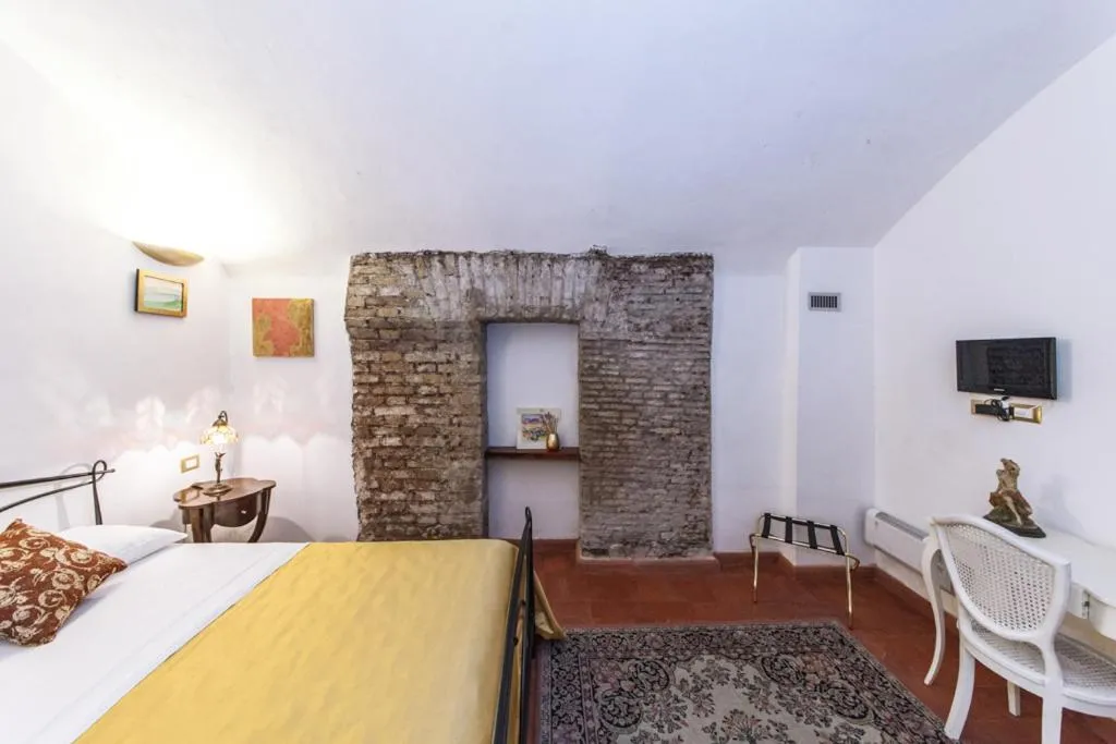 Photo of the whole room, Bed in Rifugio degli Artisti B&B