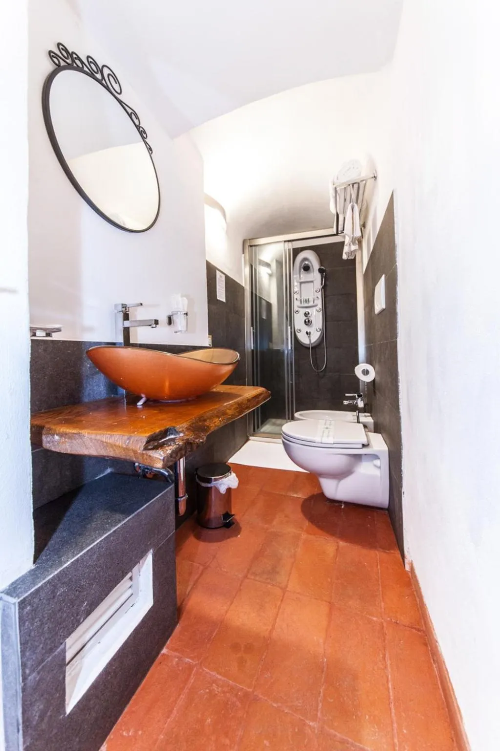 Bathroom, Bed in Rifugio degli Artisti B&B