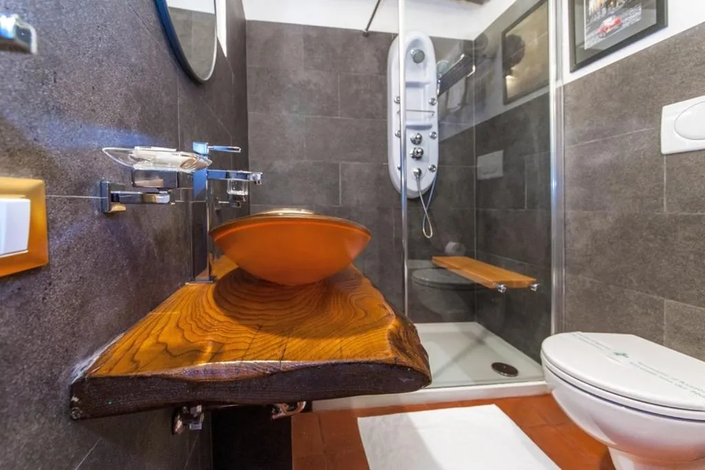Bathroom in Rifugio degli Artisti B&B