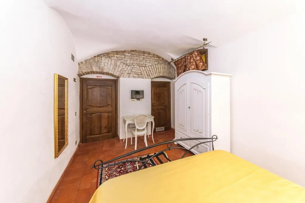 Photo of the whole room in Rifugio degli Artisti B&B