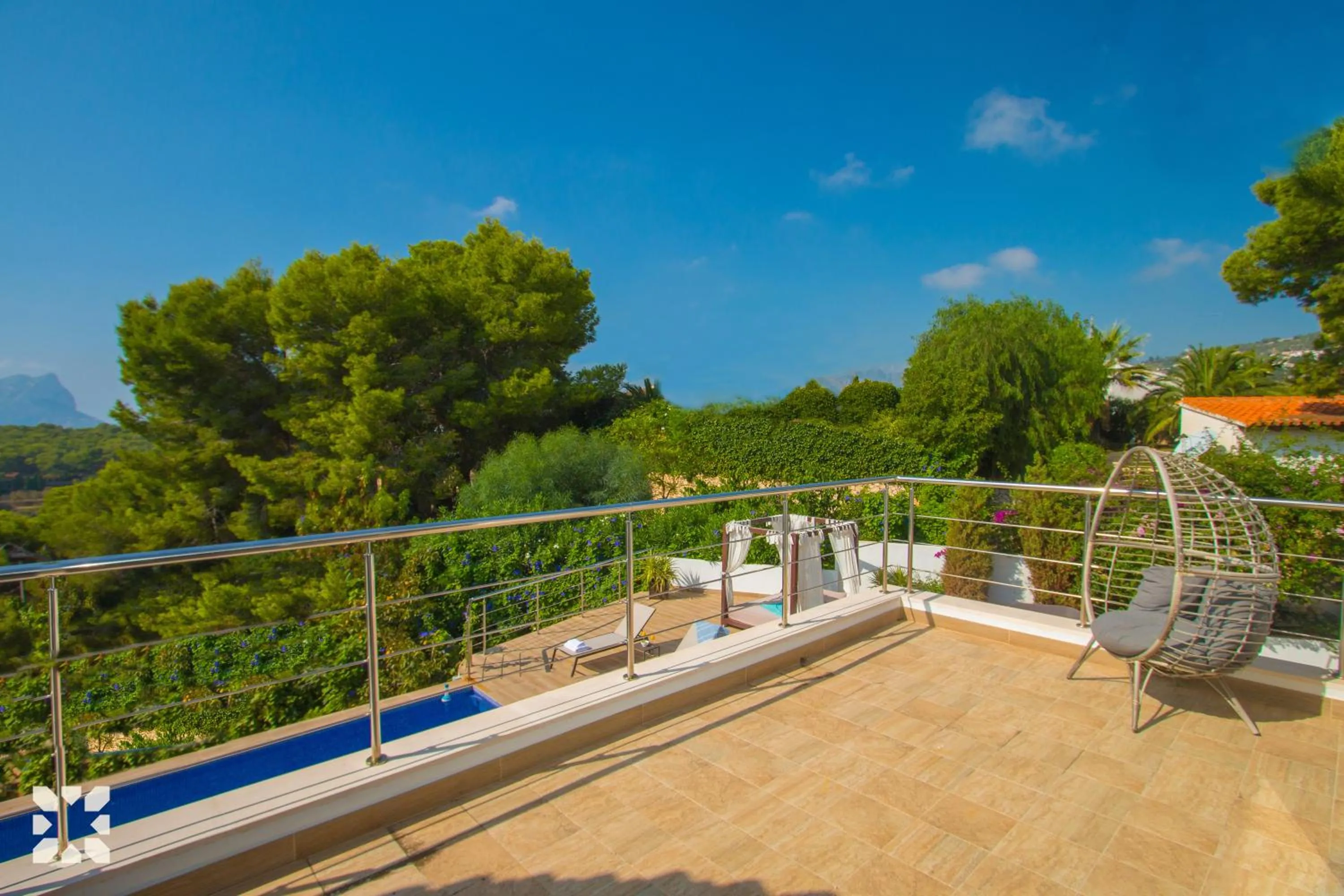 Day in Villa La Casa Blanca by Abahana Villas
