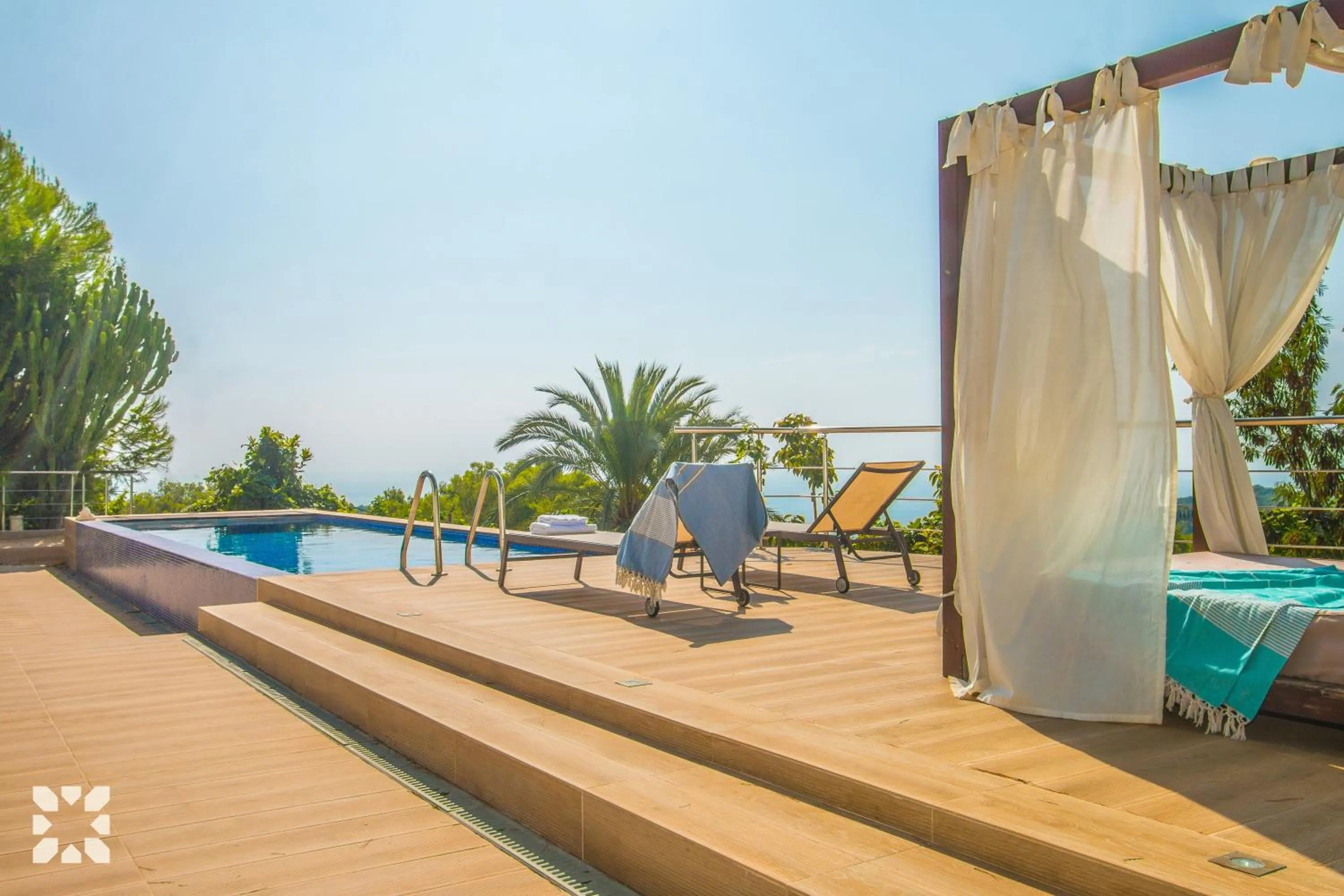 Day in Villa La Casa Blanca by Abahana Villas