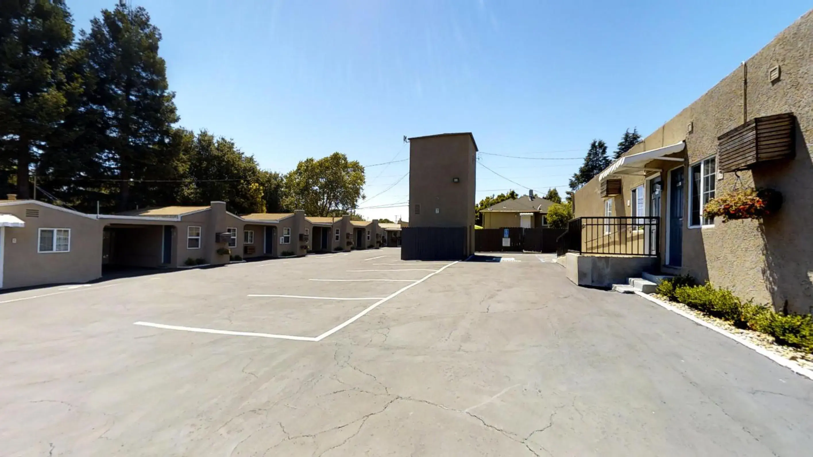 Property building in Napa Discovery Inn Property building in Napa Discovery Inn