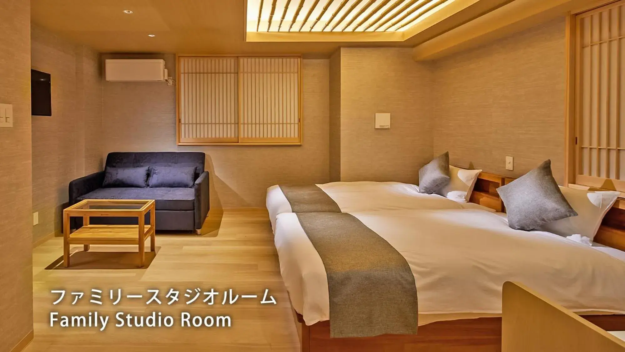 Photo of the whole room, Bed in Stay SAKURA Tokyo Shinjuku Hyakukura Photo of the whole room, Bed in Stay SAKURA Tokyo Shinjuku Hyakukura