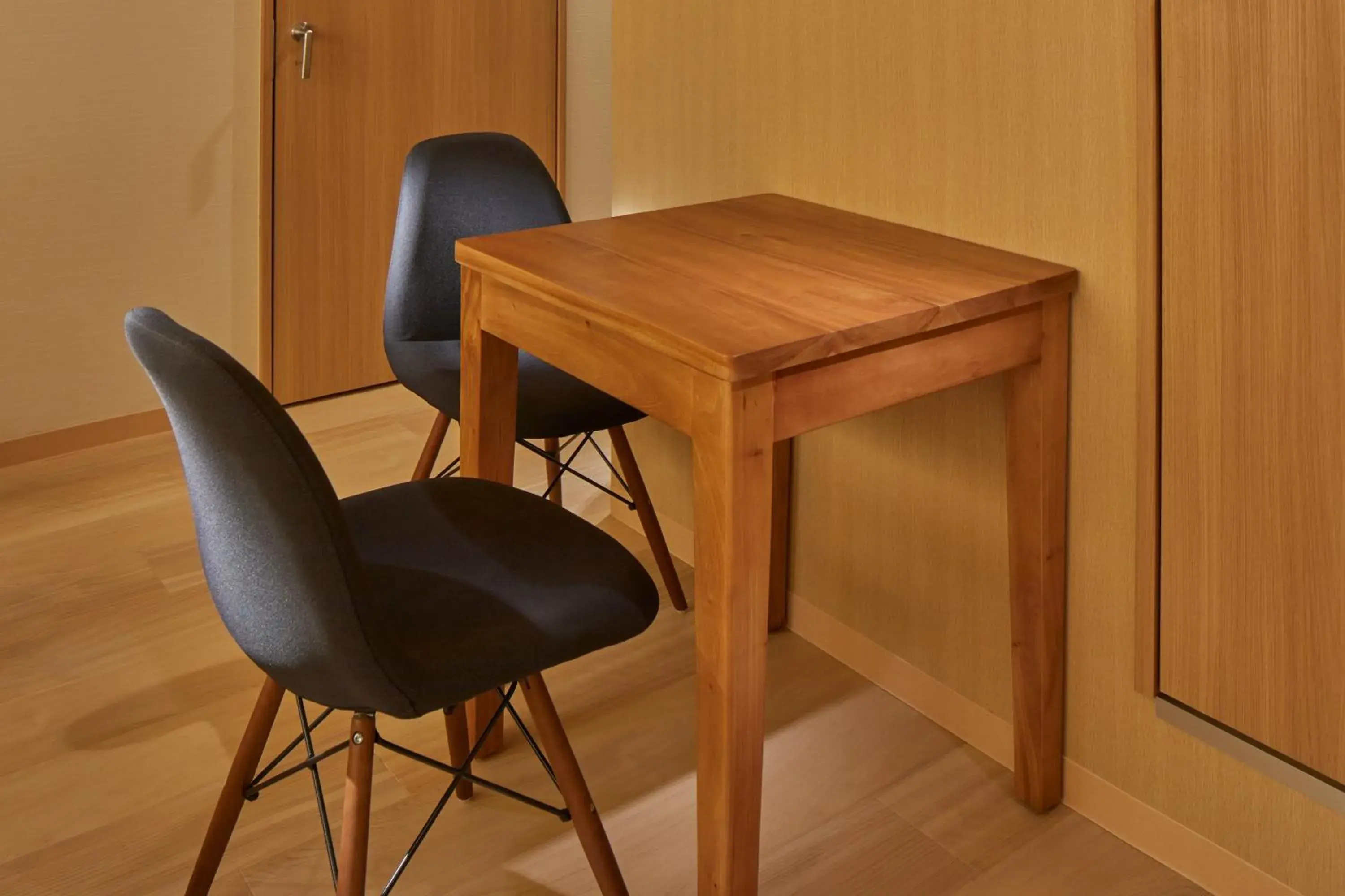 Dining area in Stay SAKURA Tokyo Shinjuku Hyakukura Dining area in Stay SAKURA Tokyo Shinjuku Hyakukura