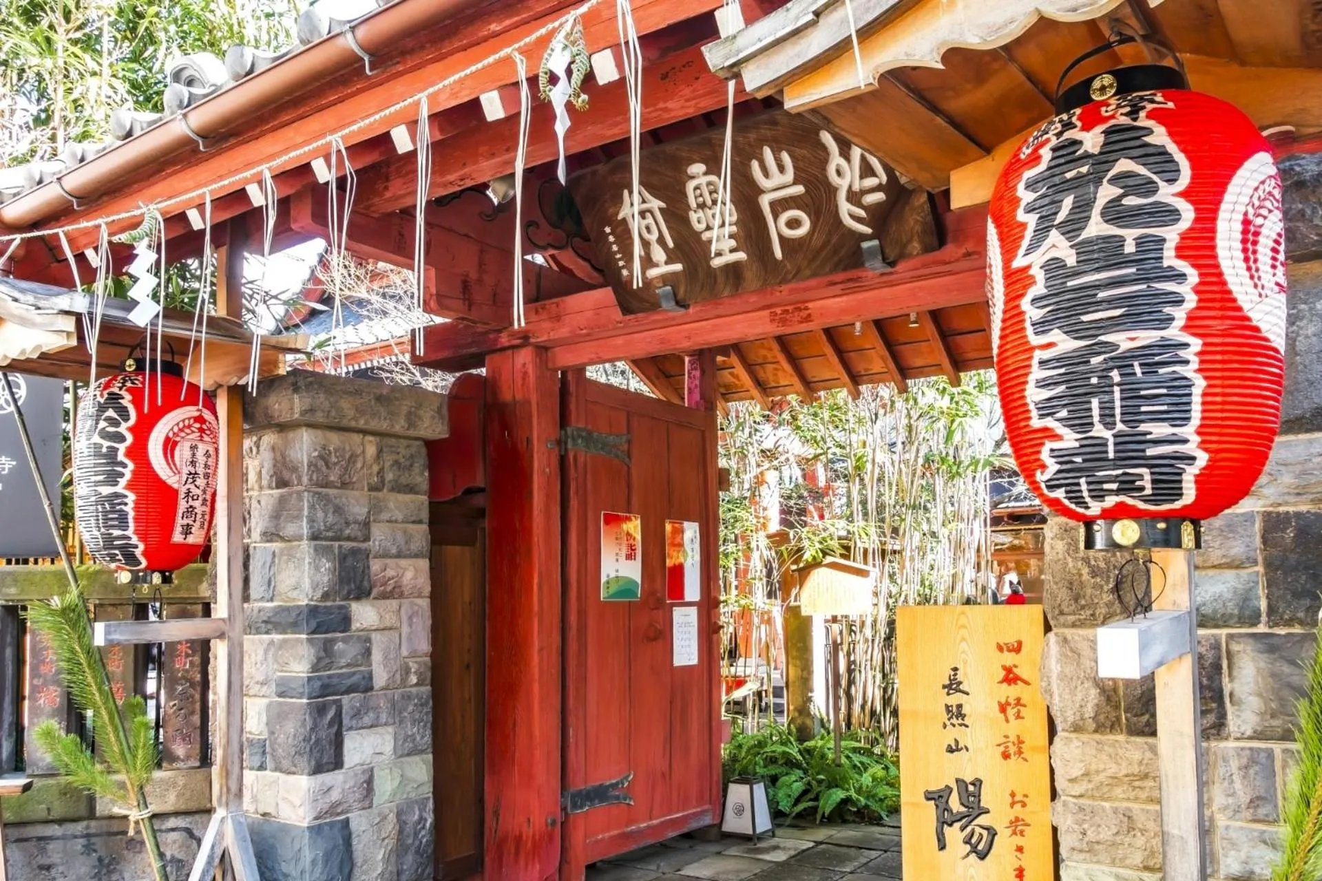 Nearby landmark in Stay SAKURA Tokyo Shinjuku Hyakukura
