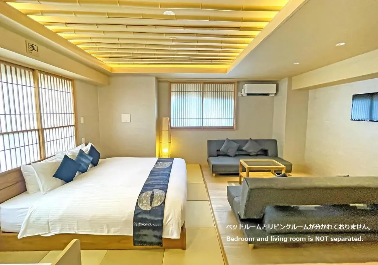 Photo of the whole room, Bed in Stay SAKURA Tokyo Shinjuku Hyakukura Photo of the whole room, Bed in Stay SAKURA Tokyo Shinjuku Hyakukura