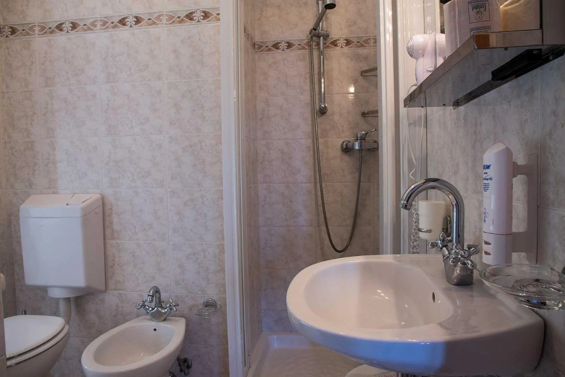 Bathroom in Hotel Silvia Framura - Cinque Terre