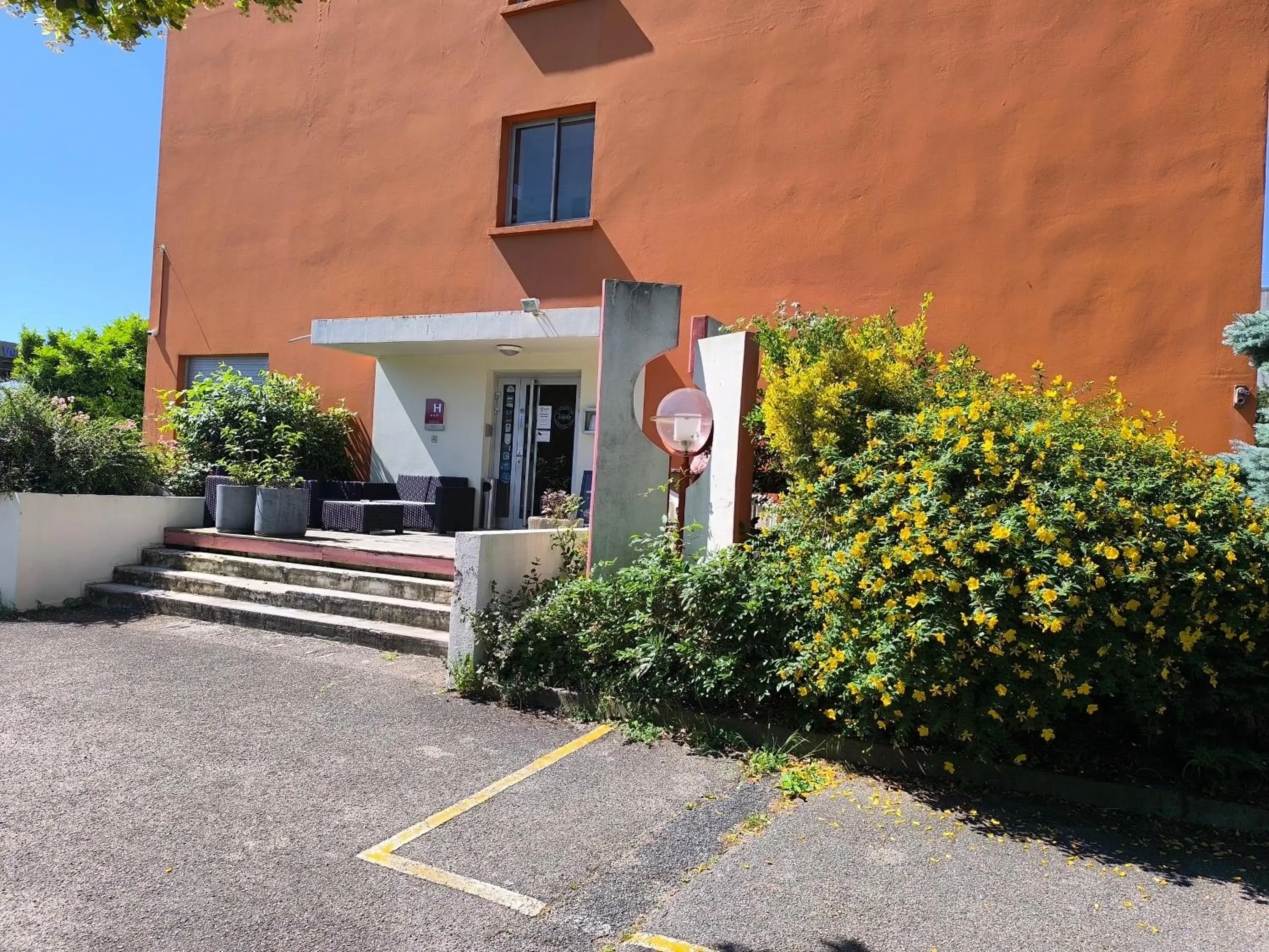 Facade/entrance in Adonis Lyon Est Hôtel Artys Facade/entrance in Adonis Lyon Est Hôtel Artys