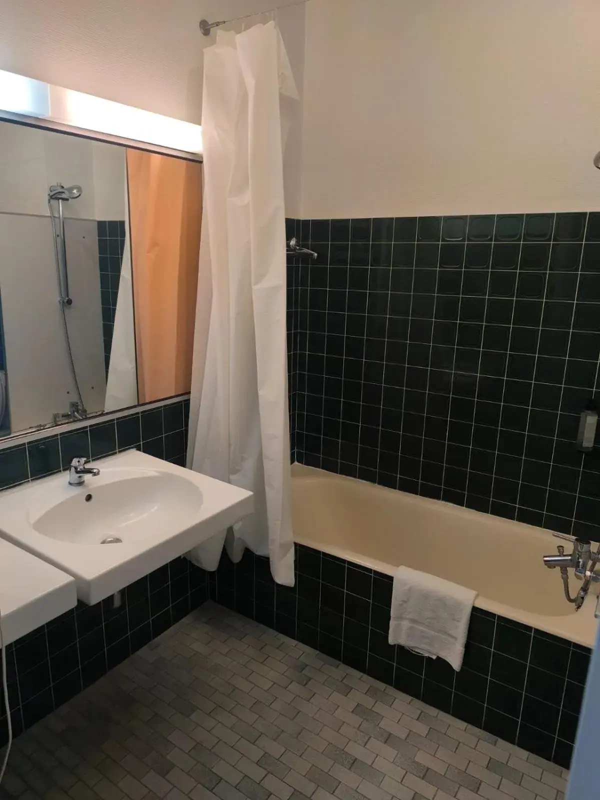 Twin Room in Adonis Lyon Est Hôtel Artys Twin Room in Adonis Lyon Est Hôtel Artys