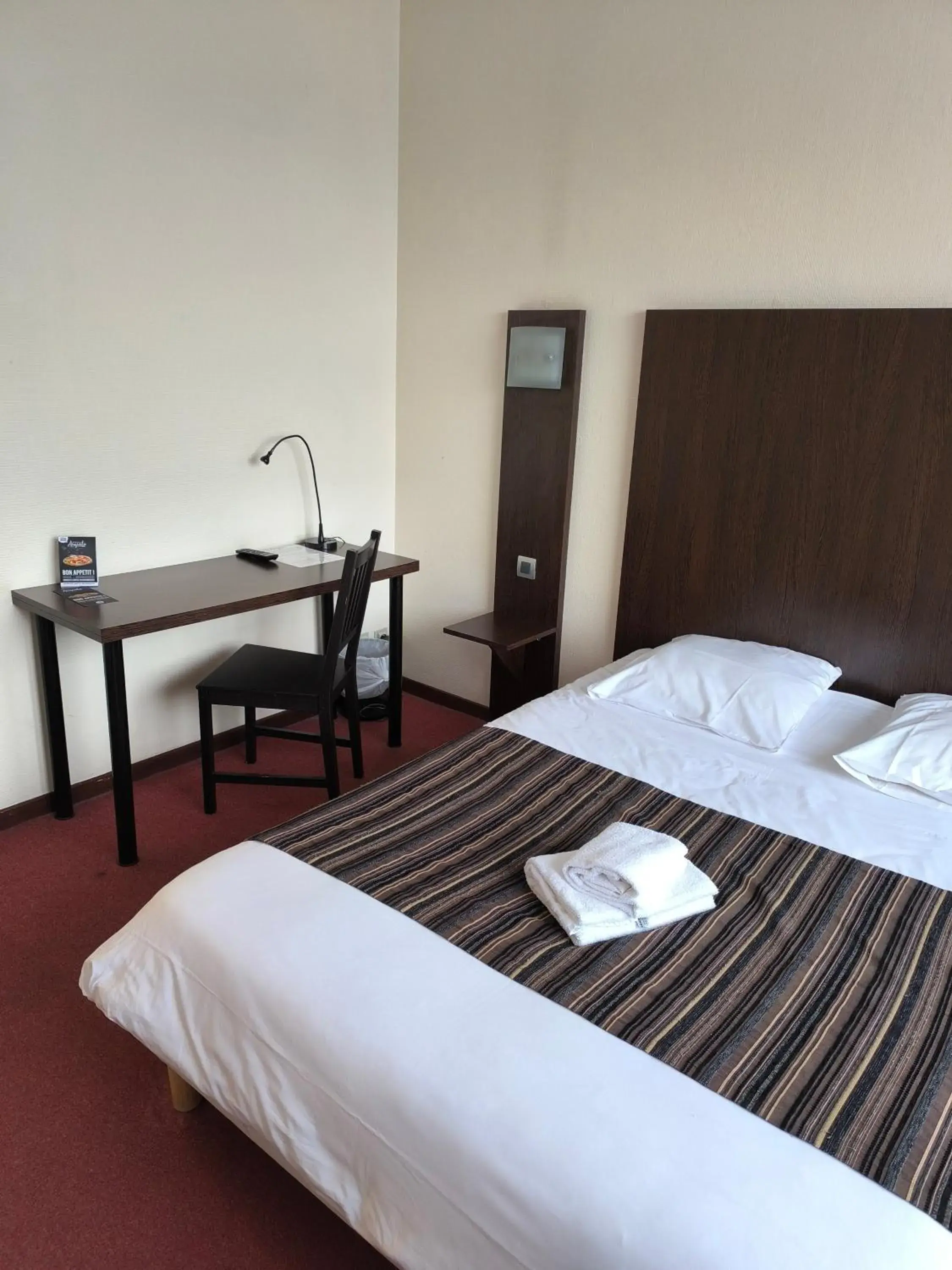 Bed in Adonis Lyon Est Hôtel Artys Bed in Adonis Lyon Est Hôtel Artys