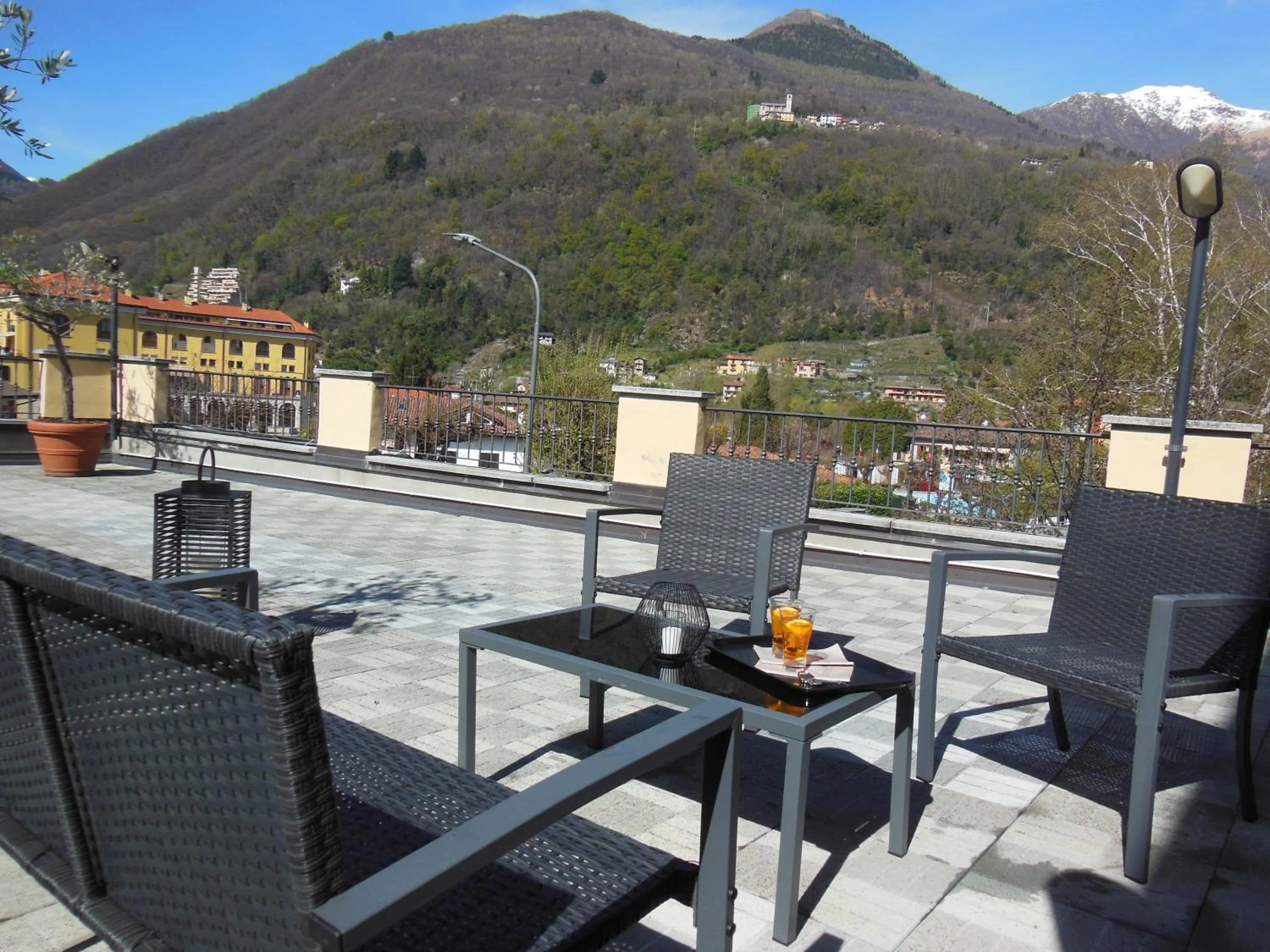 Communal lounge/ TV room in Hotel Giardino