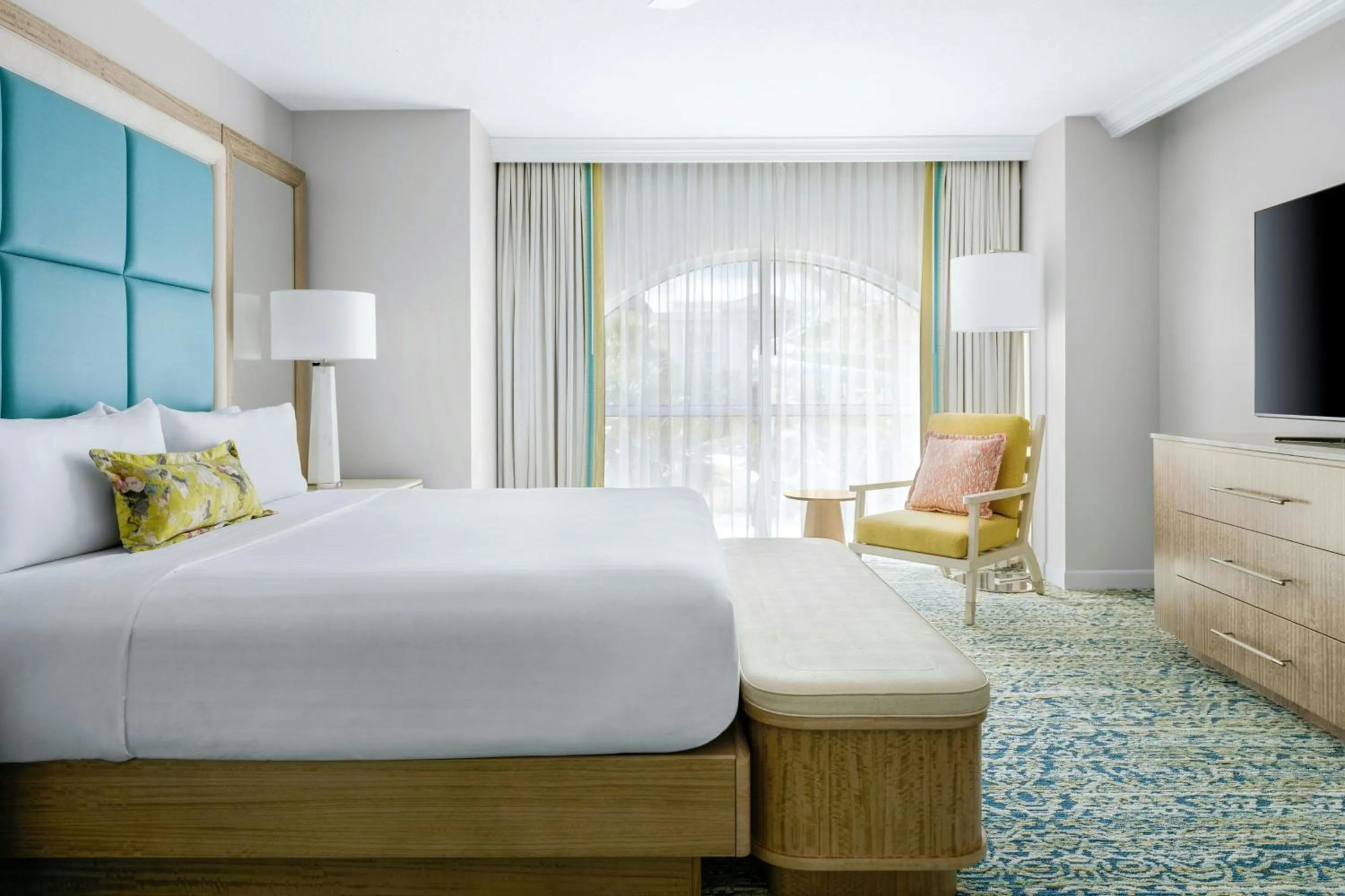 Photo of the whole room, Bed in Gaylord Palms Resort & Convention Center