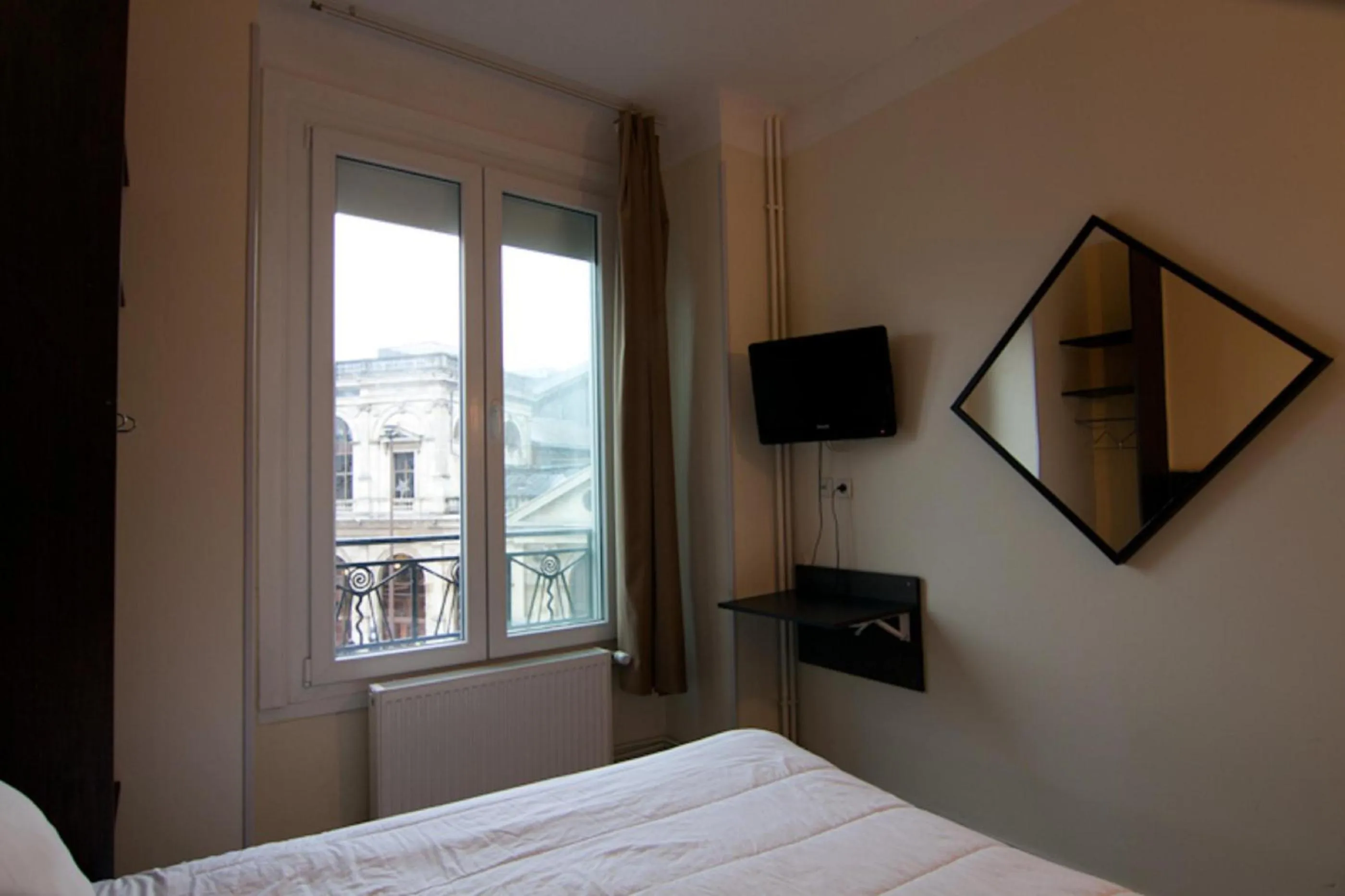 Bedroom, Bed in Hotel De Londres
