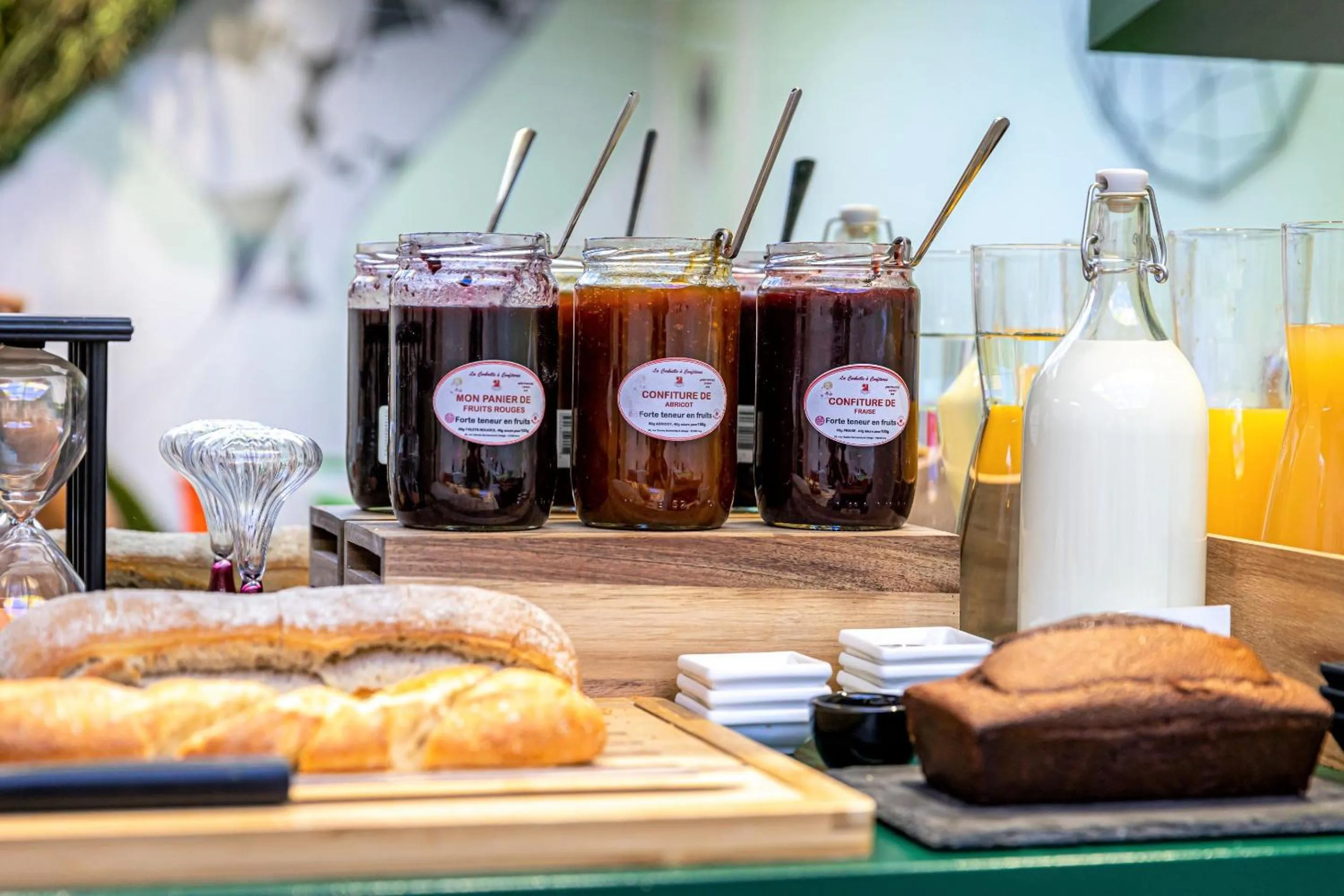 Food and drinks in Hotel Ariane Montparnasse by Patrick Hayat