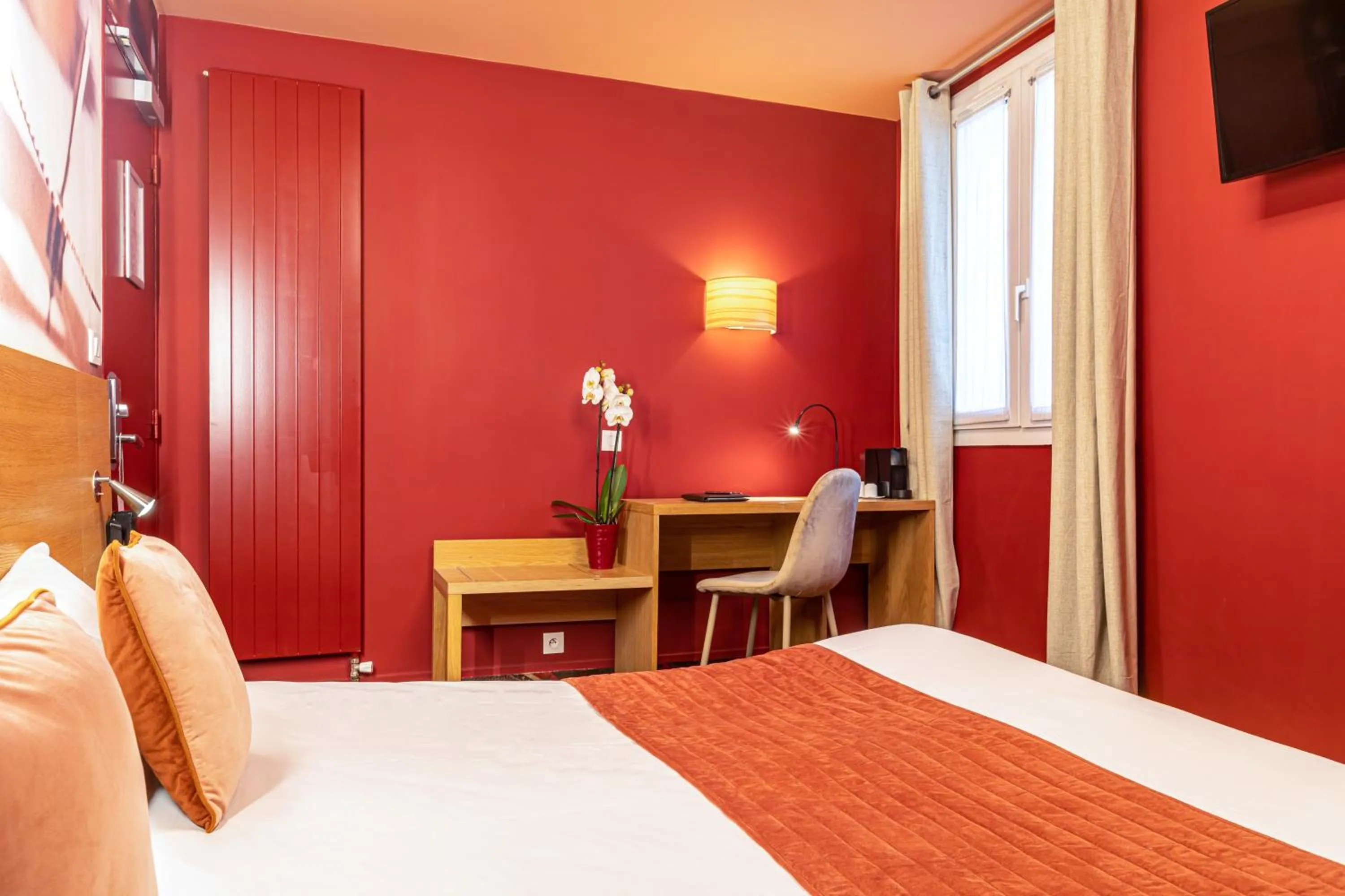 Coffee/tea facilities, Bed in Hotel Ariane Montparnasse by Patrick Hayat