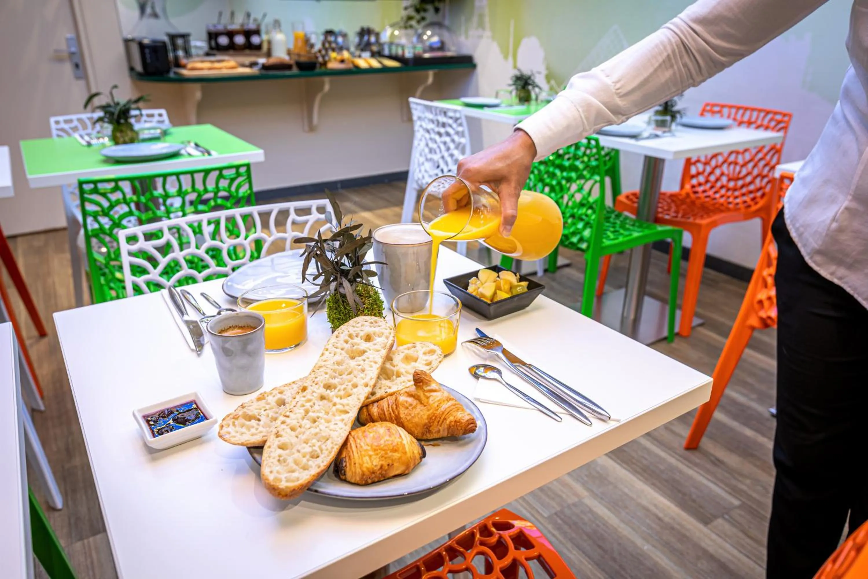Breakfast in Hotel Ariane Montparnasse by Patrick Hayat