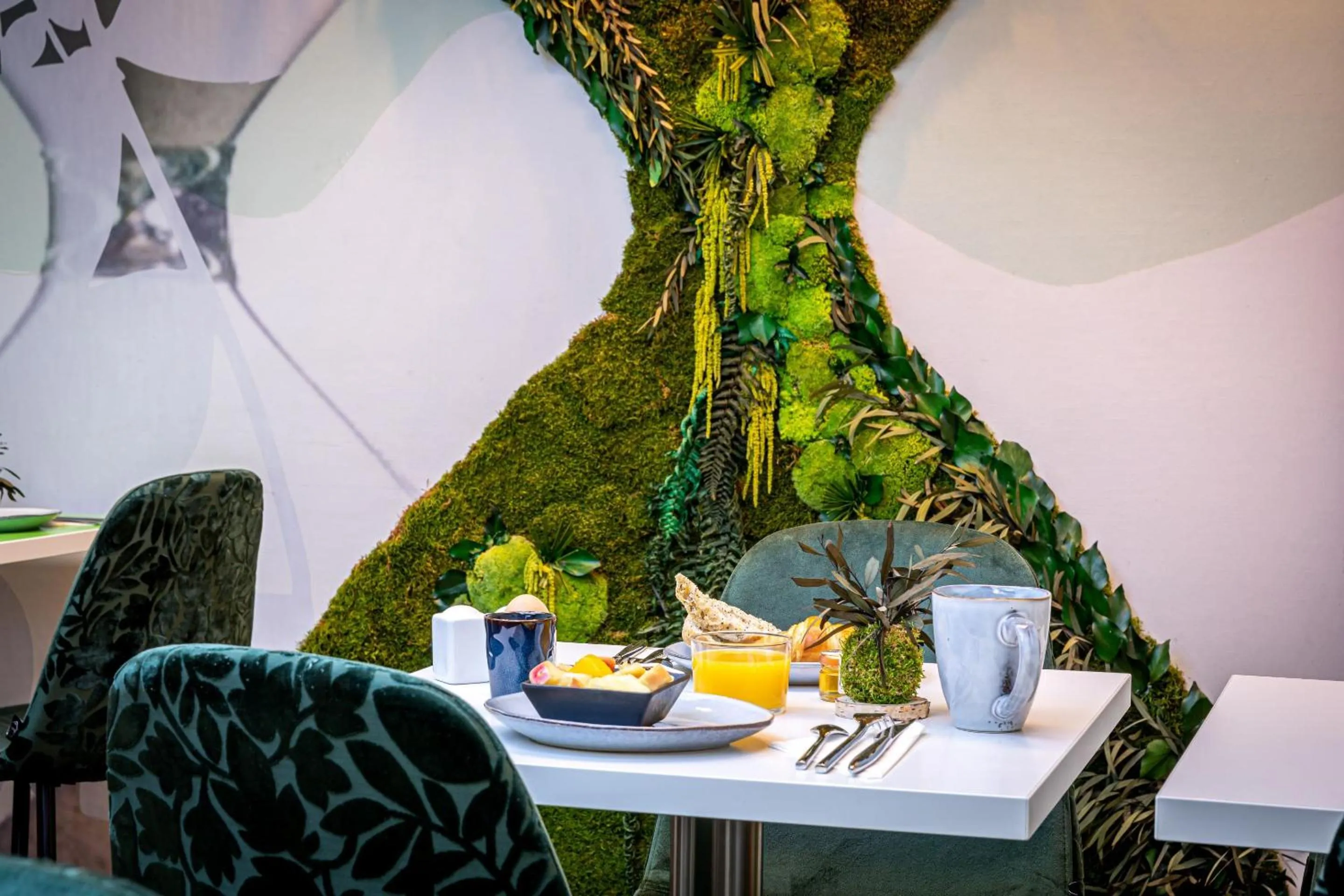 Breakfast in Hotel Ariane Montparnasse by Patrick Hayat