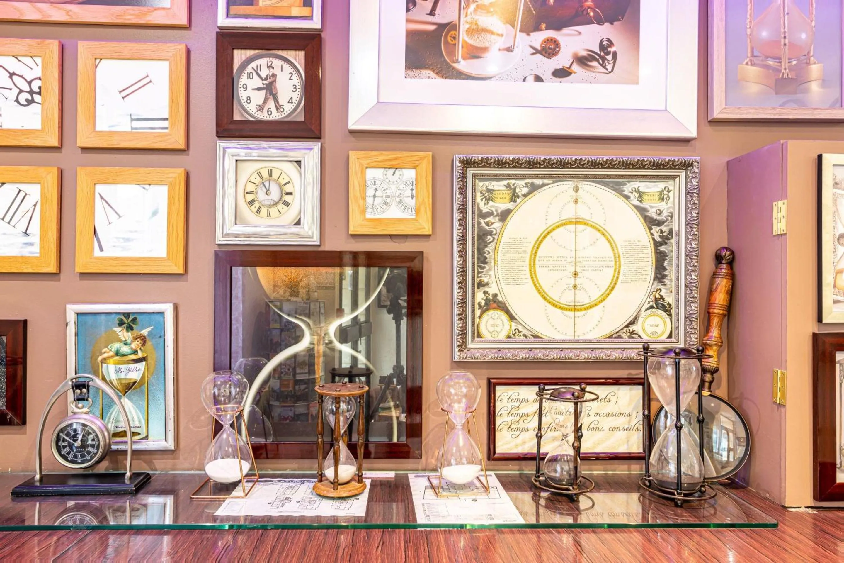 Lobby or reception in Hotel Ariane Montparnasse by Patrick Hayat