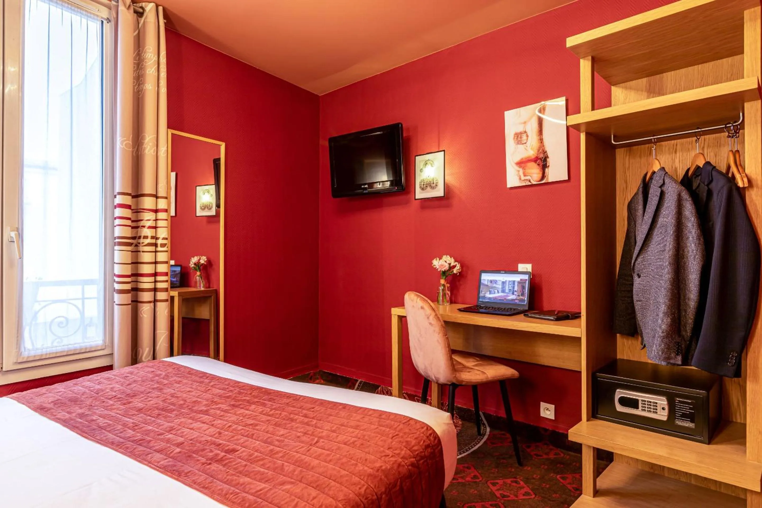 Bed in Hotel Ariane Montparnasse by Patrick Hayat