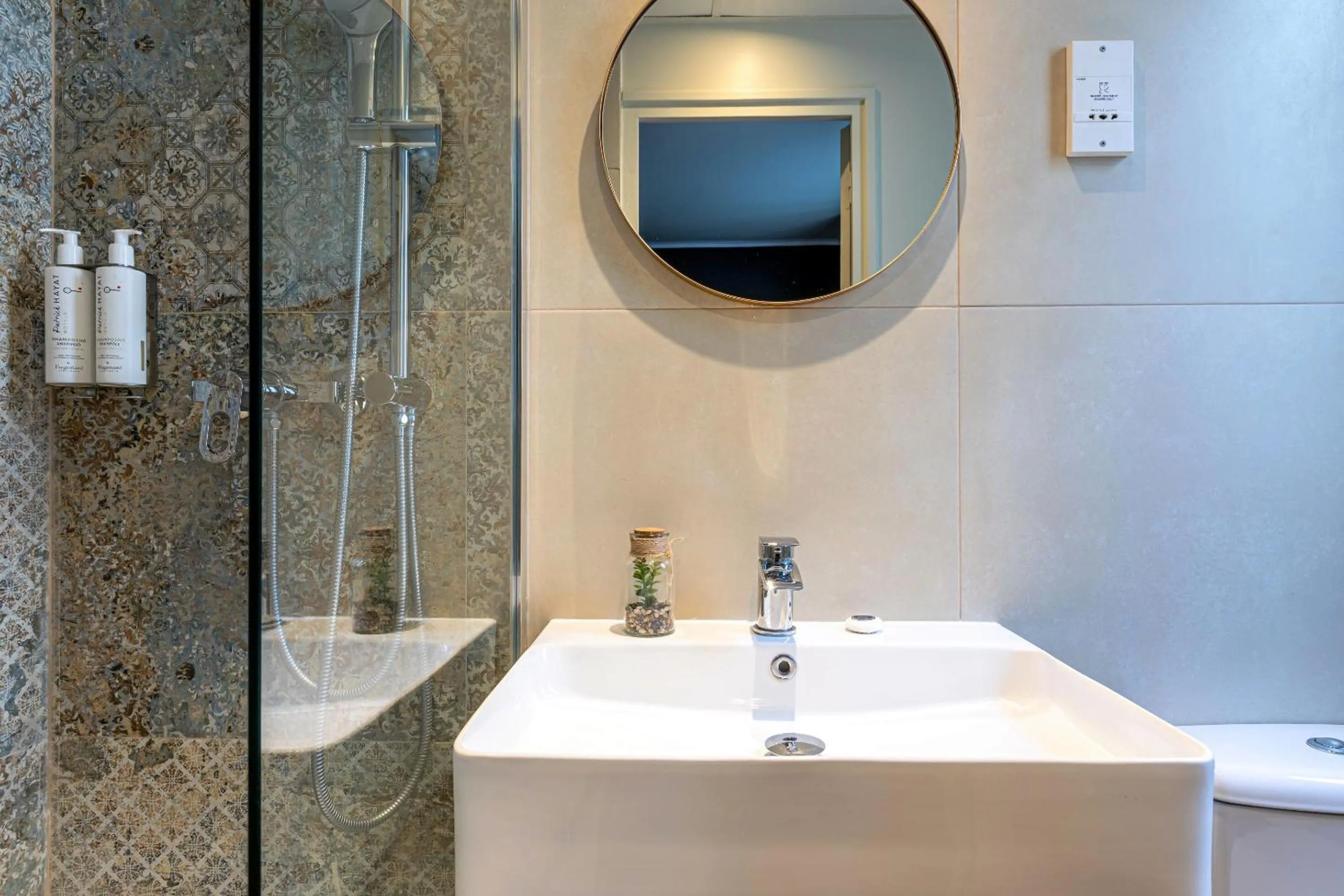 Shower in Hotel Ariane Montparnasse by Patrick Hayat