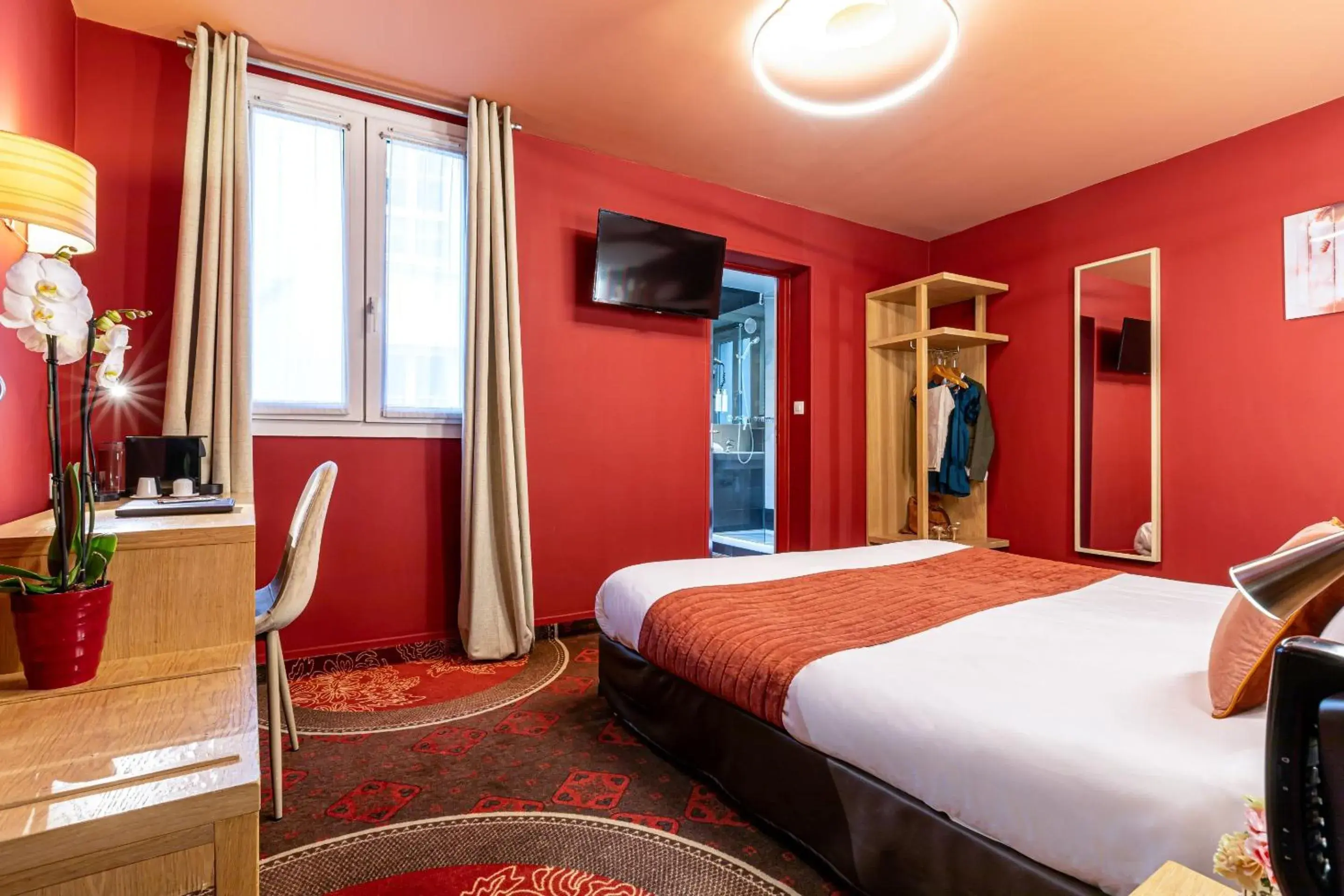 Superior Double Room in Hotel Ariane Montparnasse by Patrick Hayat Superior Double Room in Hotel Ariane Montparnasse by Patrick Hayat