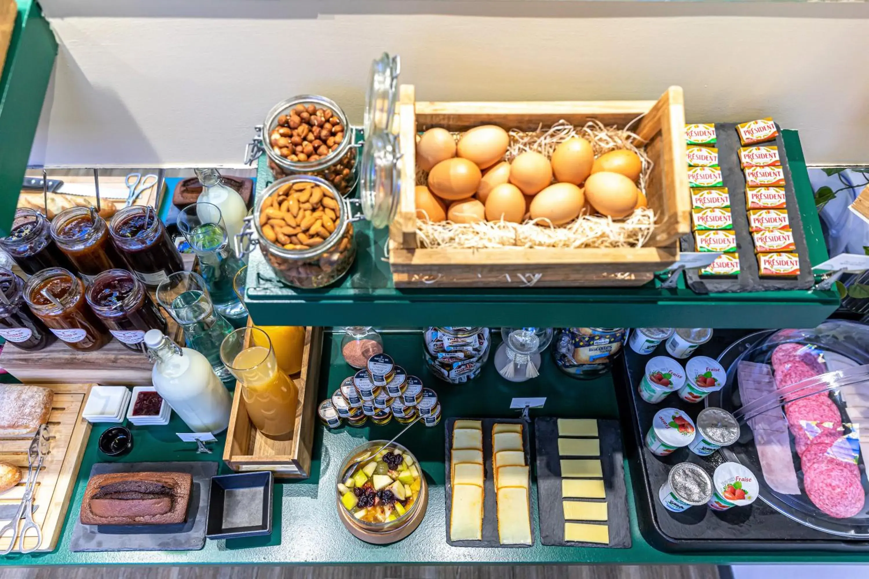 Food and drinks in Hotel Ariane Montparnasse by Patrick Hayat Food and drinks in Hotel Ariane Montparnasse by Patrick Hayat