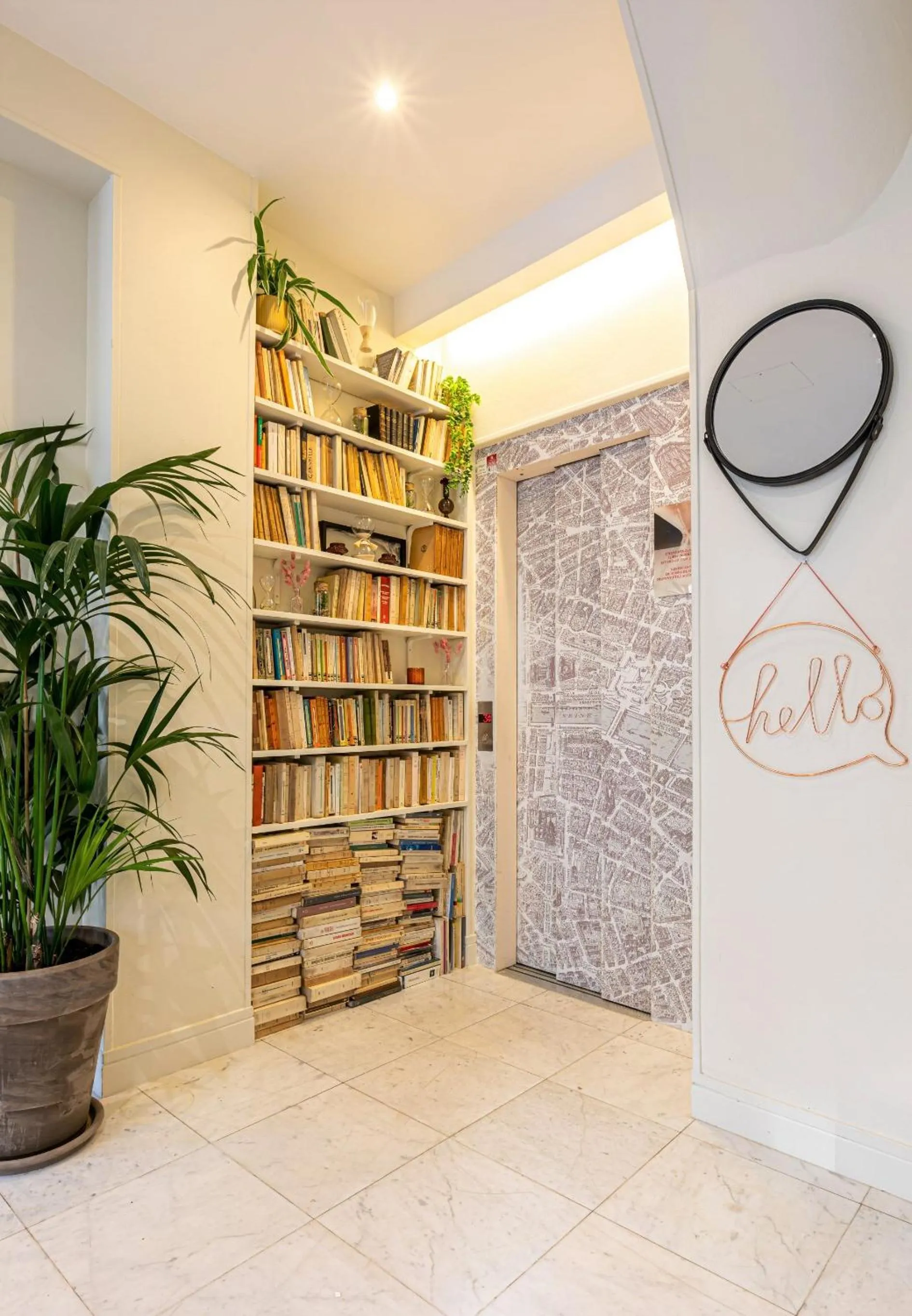 Lobby or reception in Hotel Ariane Montparnasse by Patrick Hayat