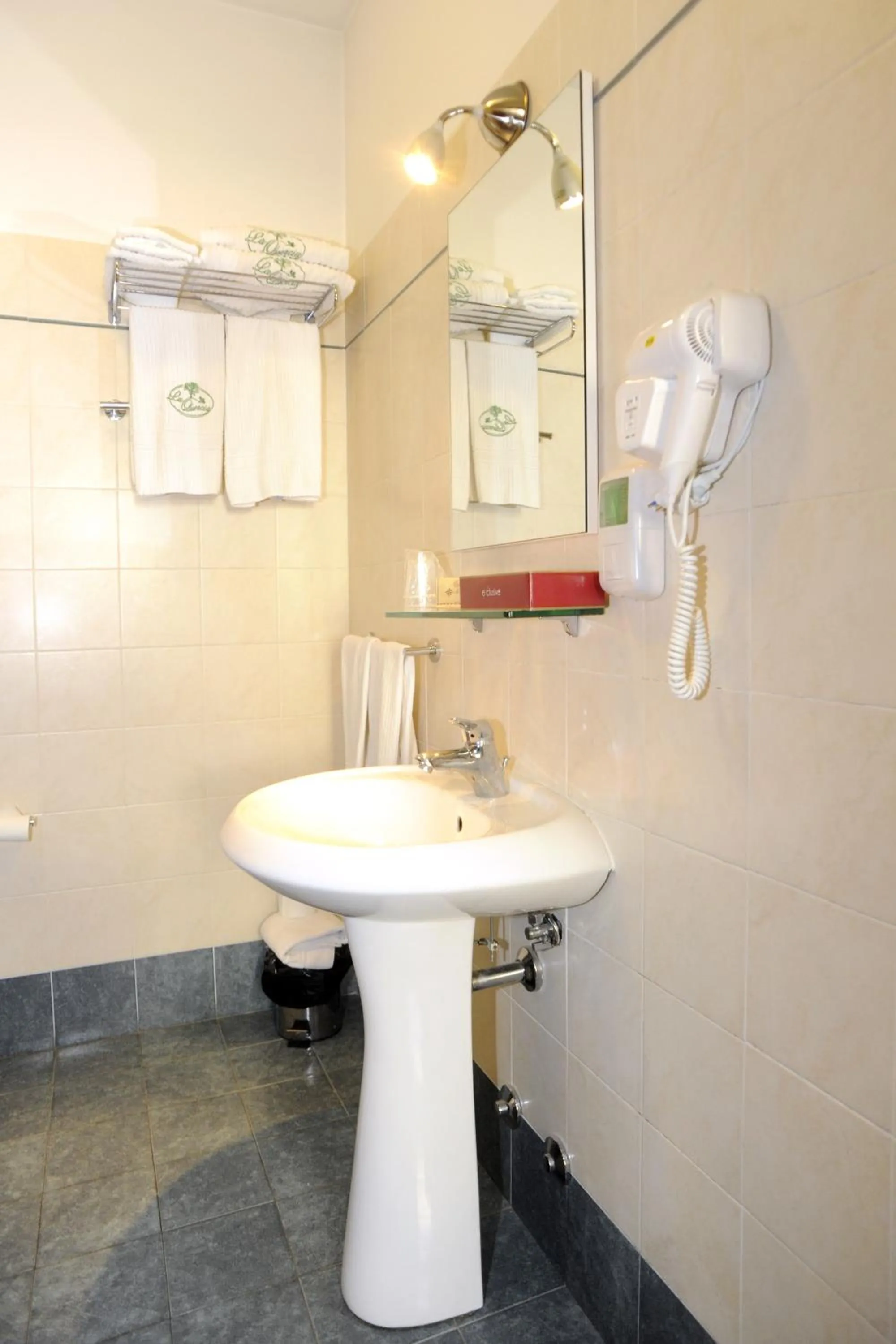 Bathroom in Hotel La Quercia