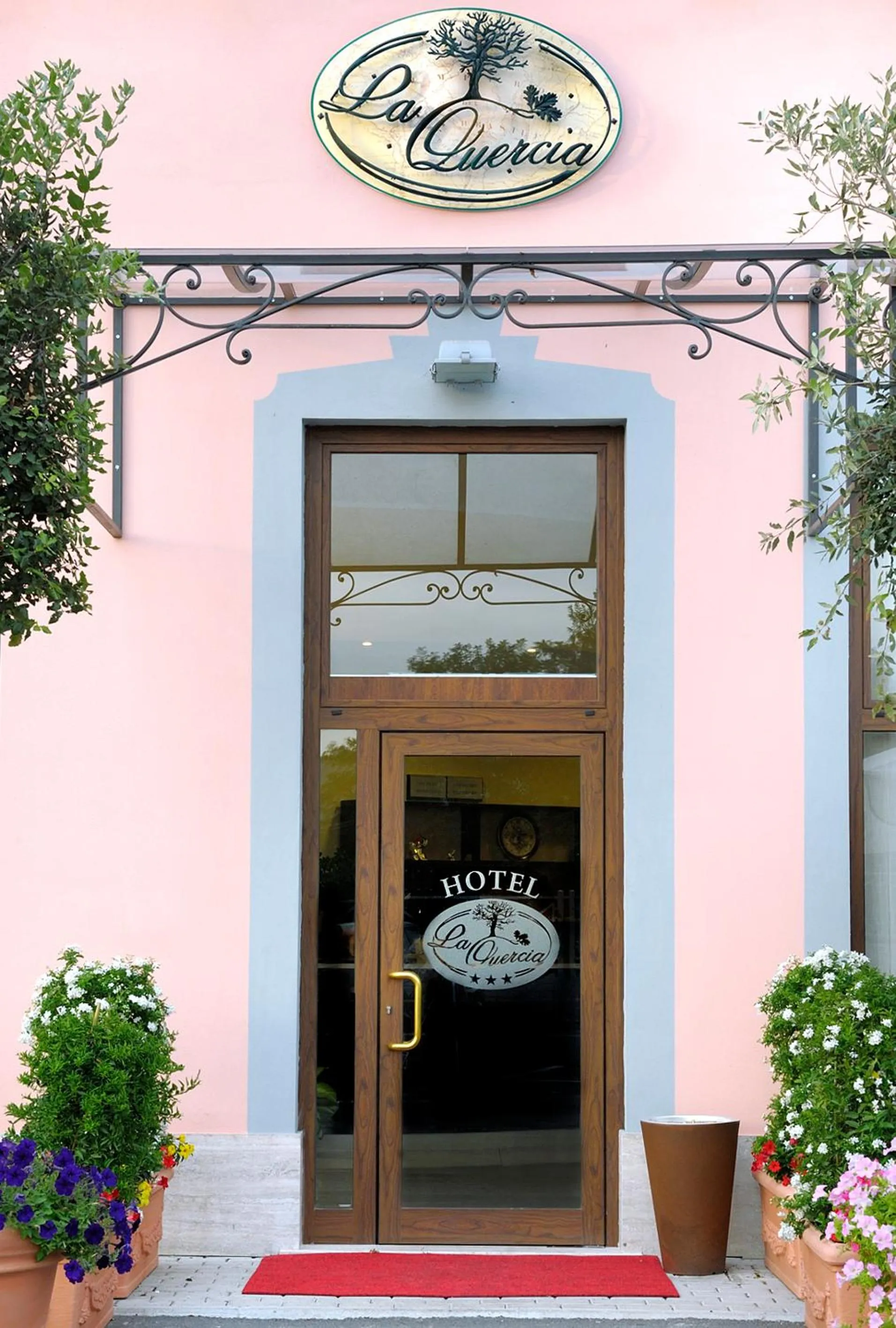 Facade/entrance in Hotel La Quercia