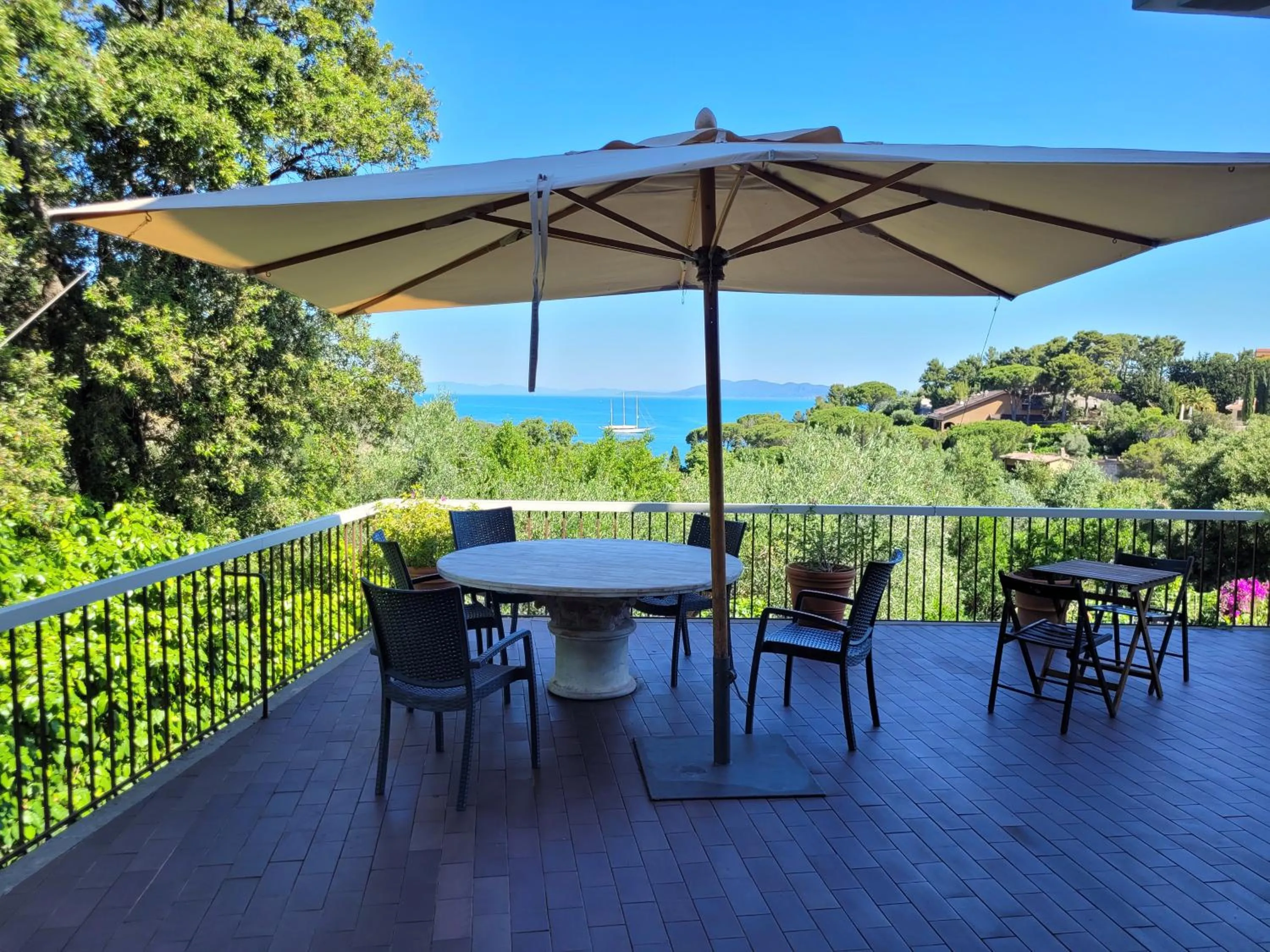 Navarro Hill Resort