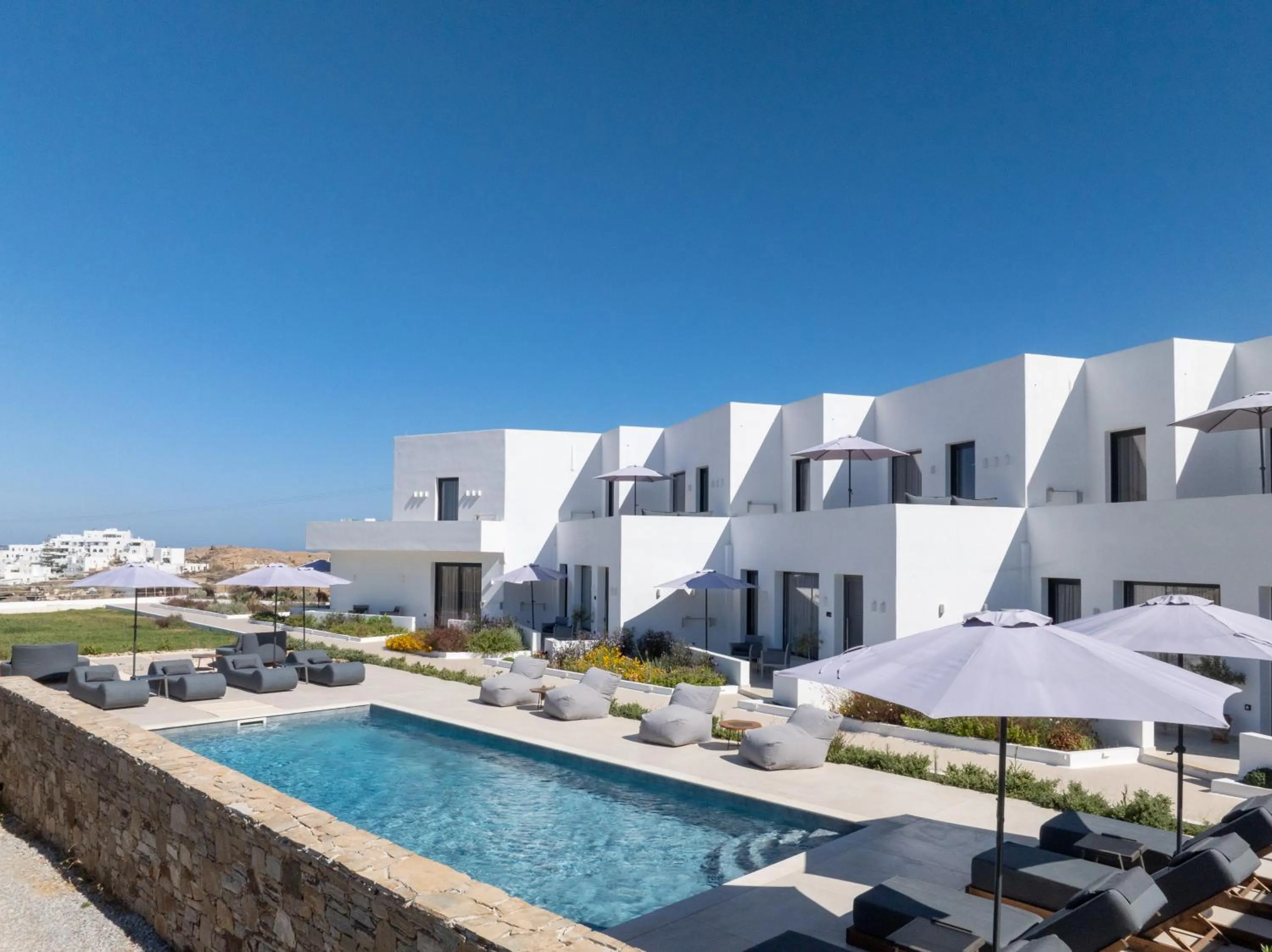 Property building in El Mar Naxos